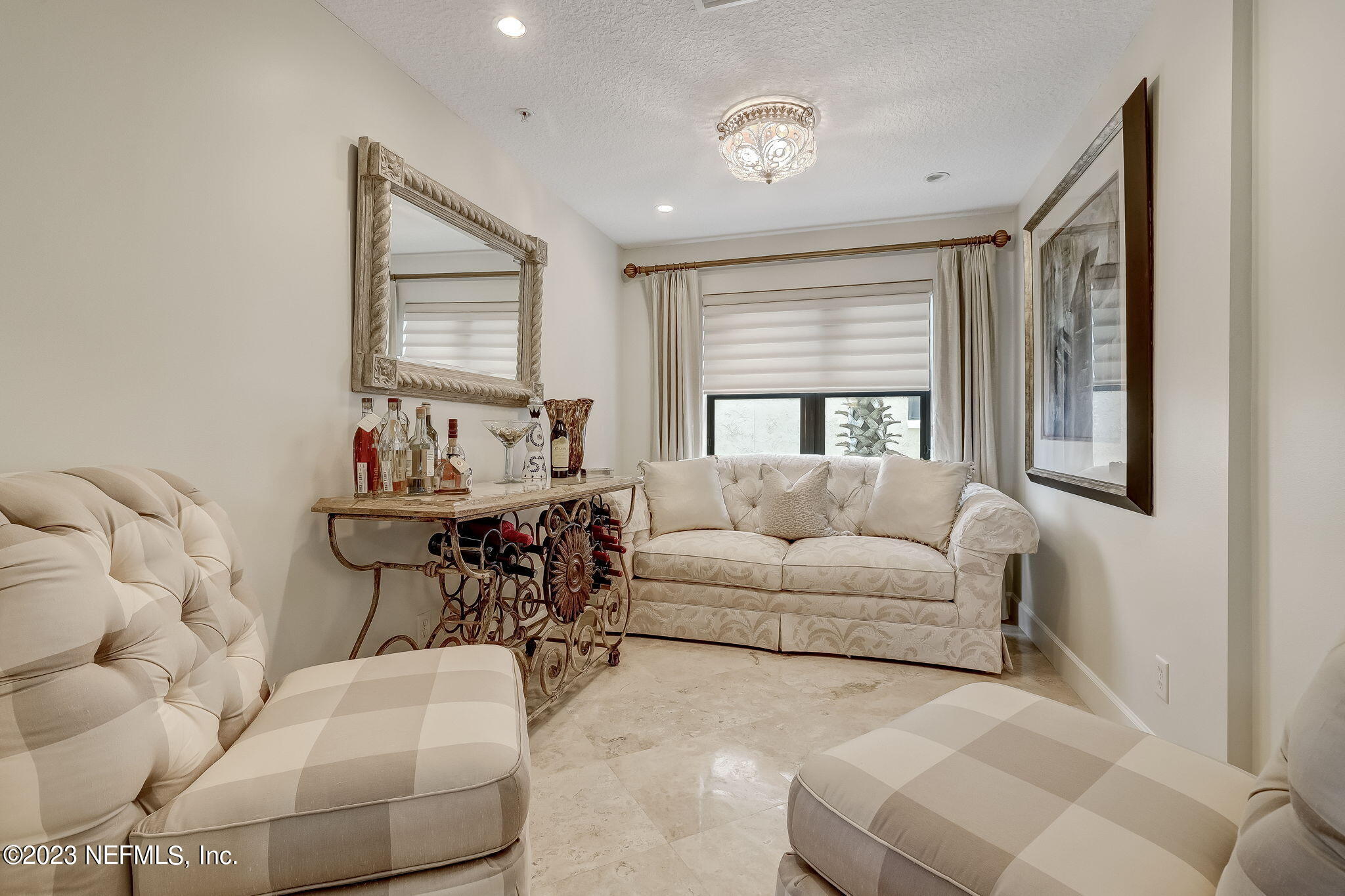 405 1ST Street S, 211