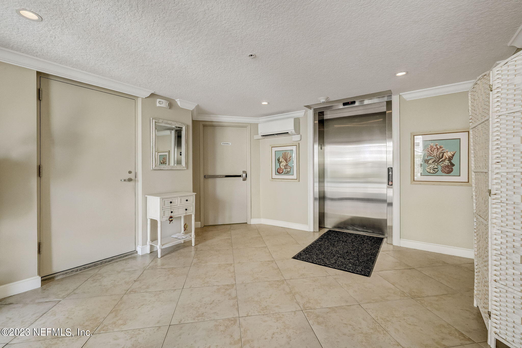 405 1ST Street S, 211