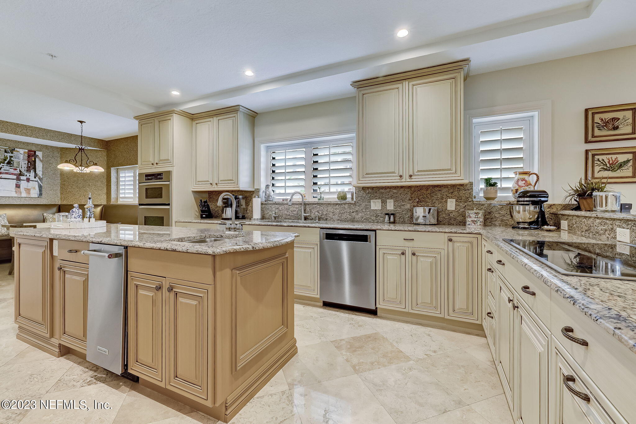 405 1ST Street S, 211