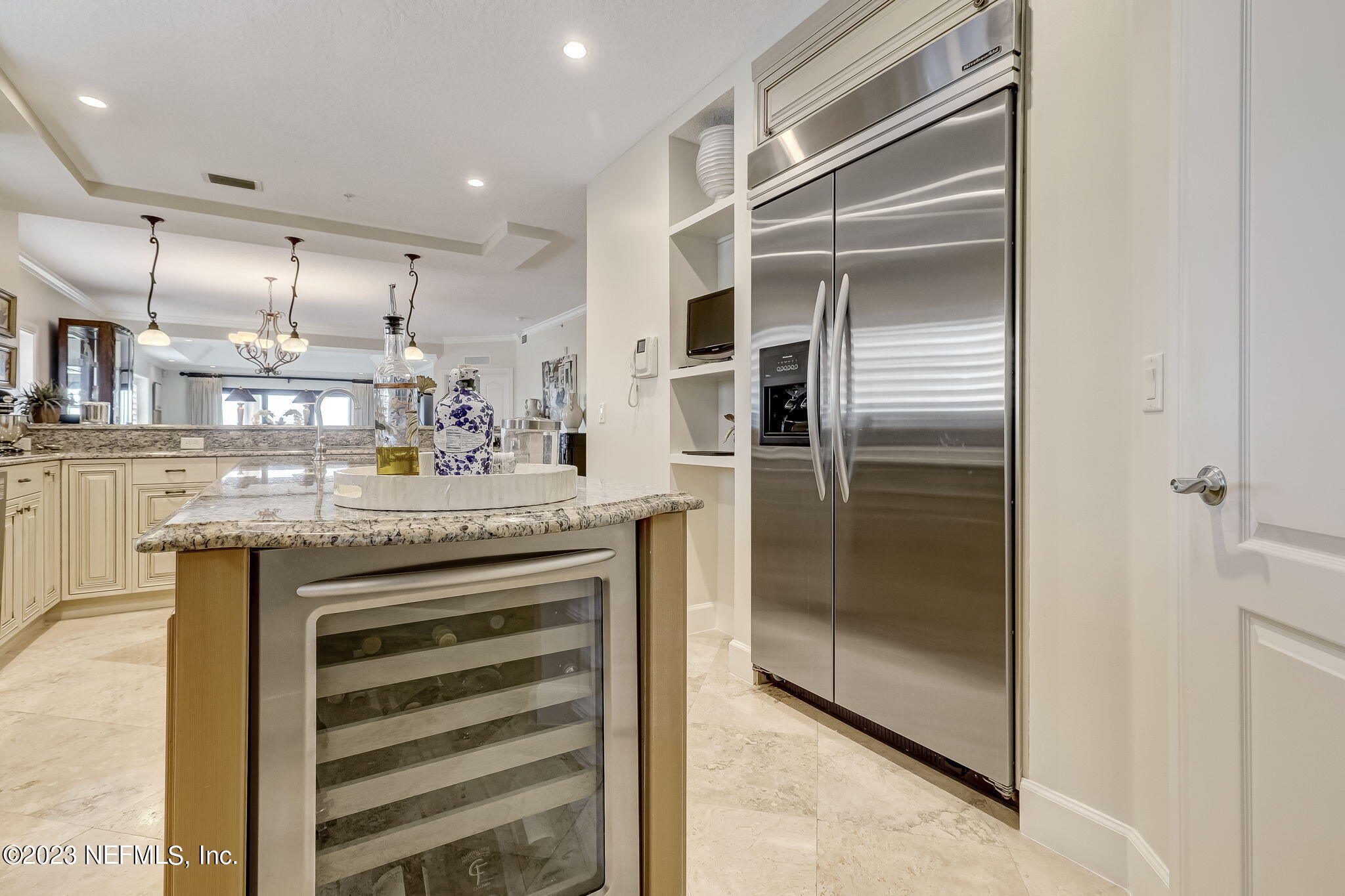 405 1ST Street S, 211