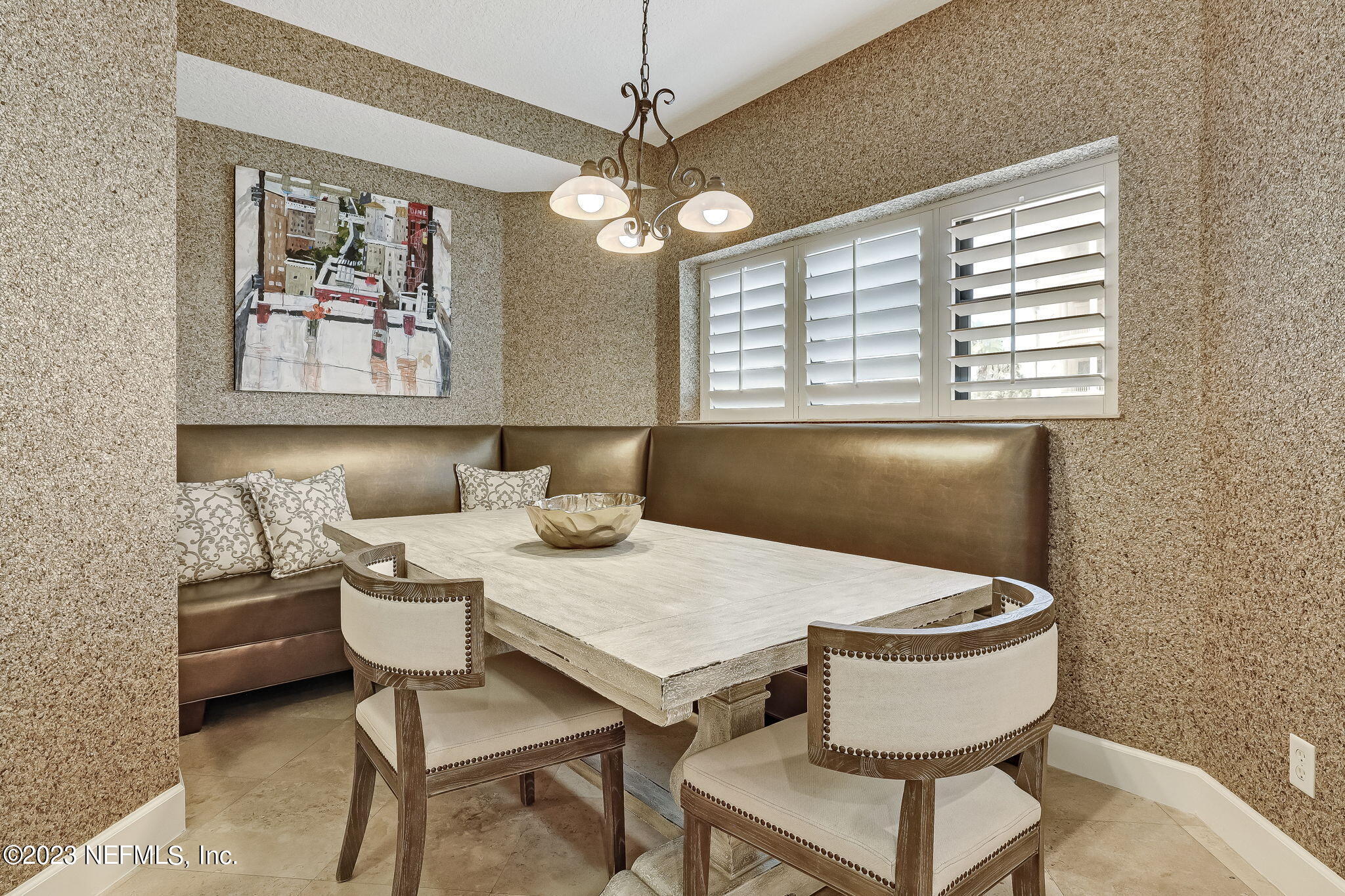 405 1ST Street S, 211