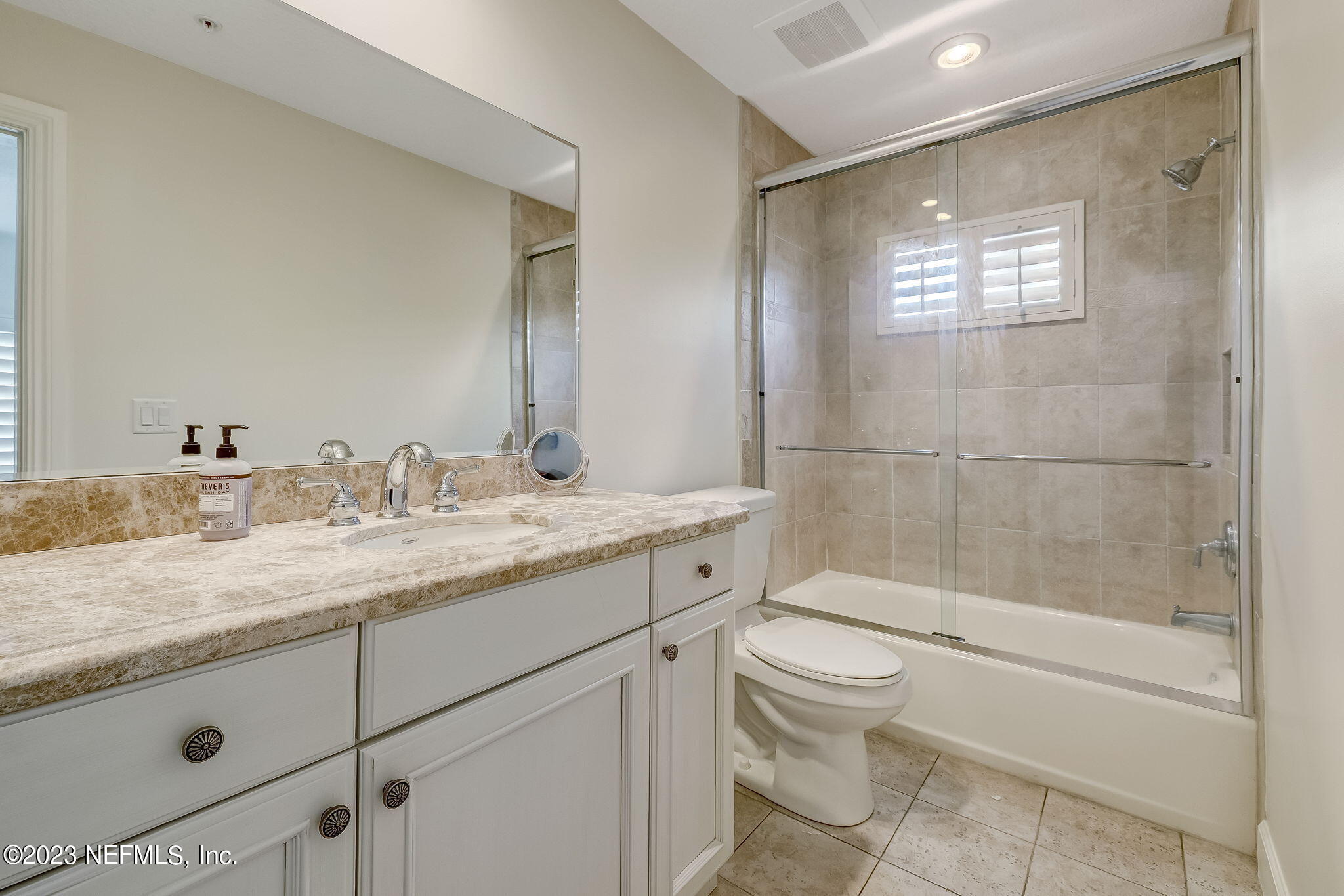 405 1ST Street S, 211