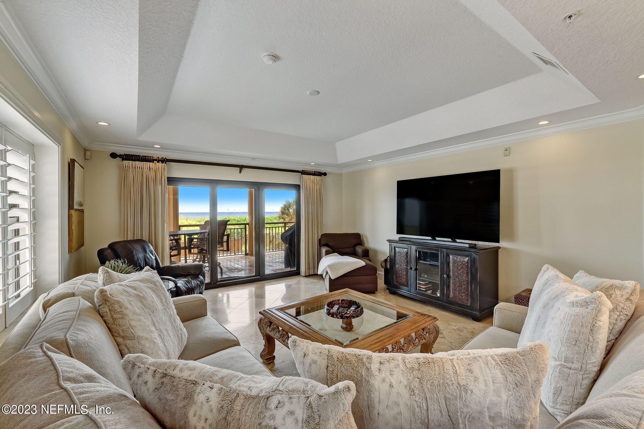 405 1ST Street S, 211