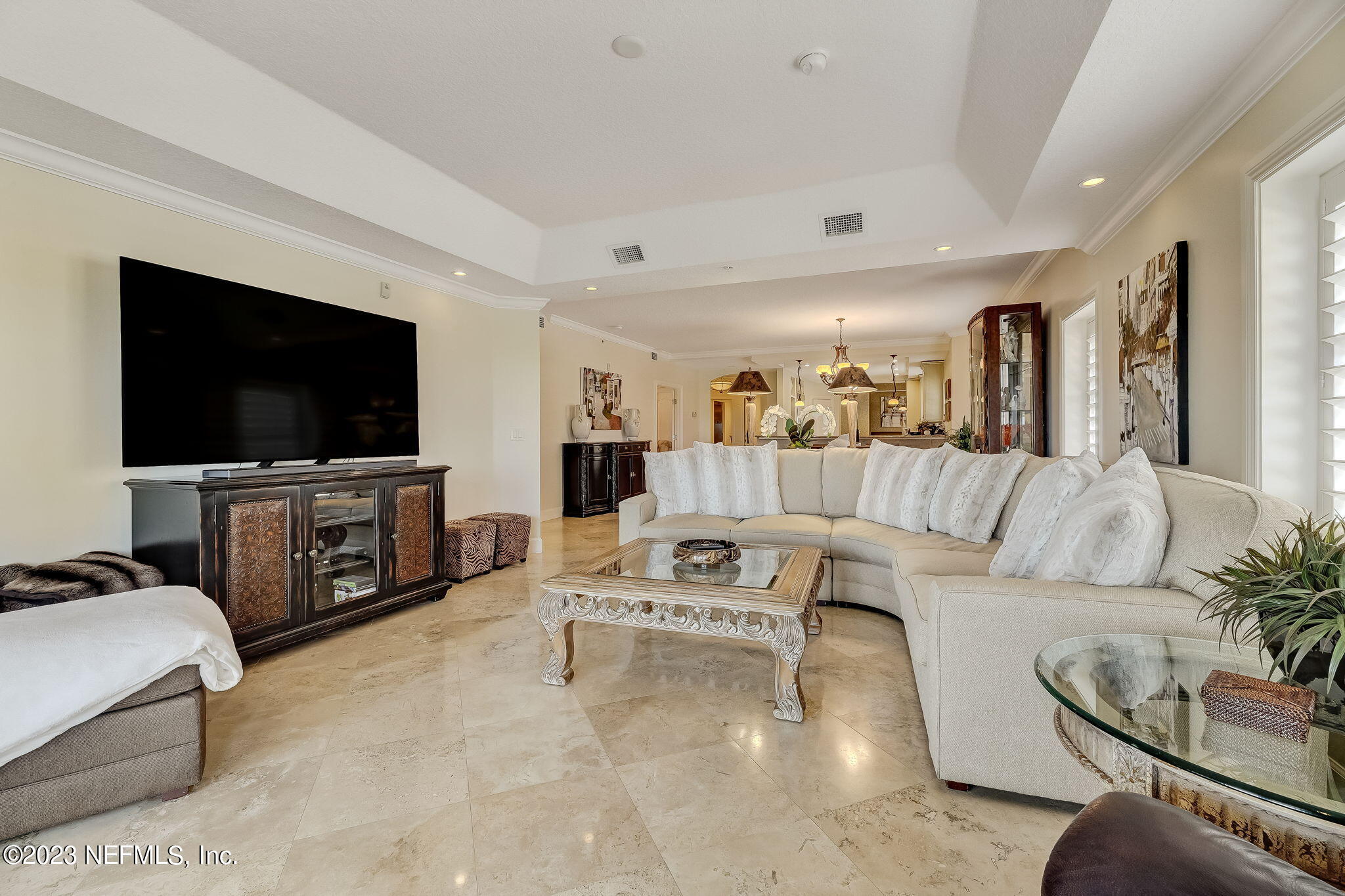 405 1ST Street S, 211