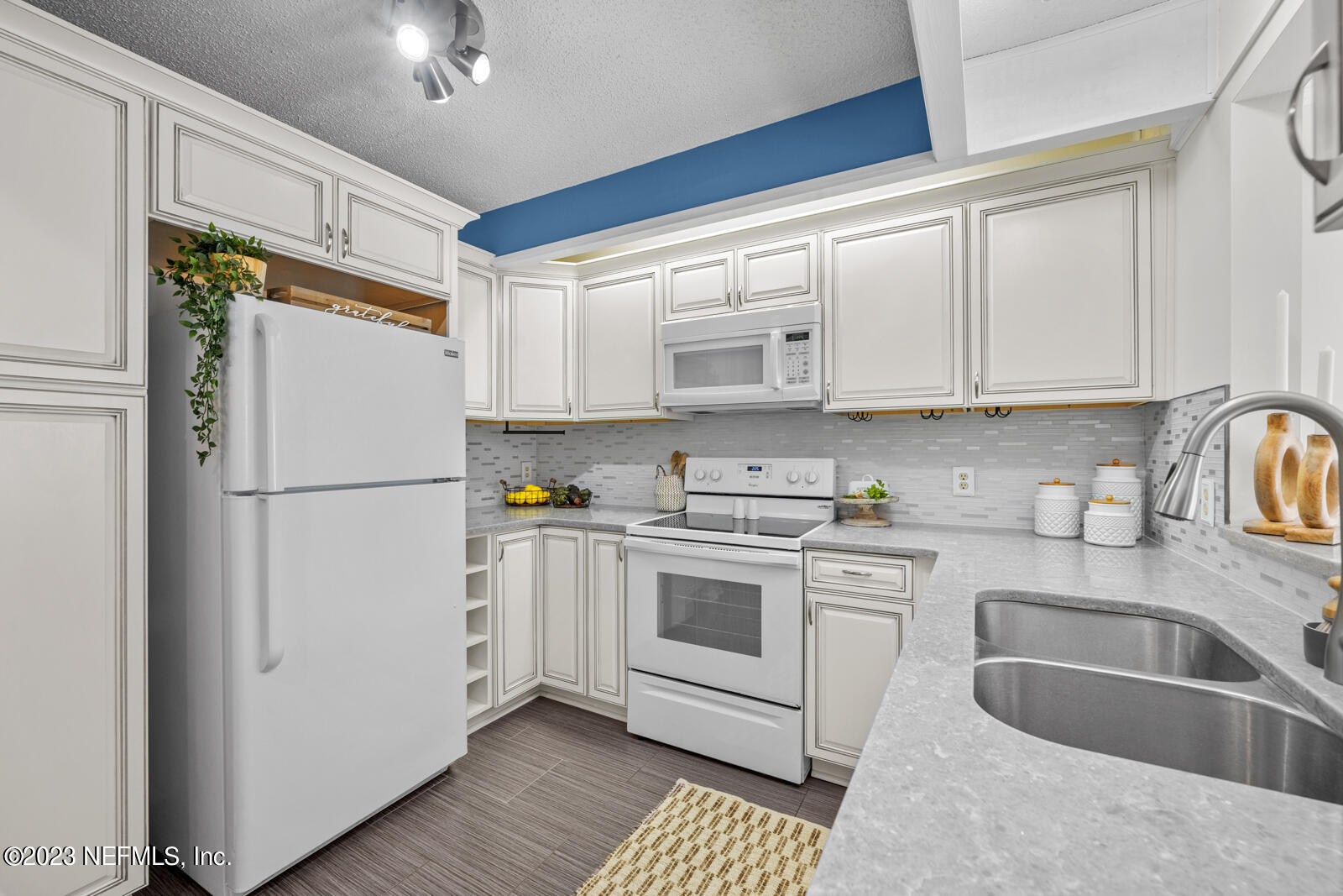 9360 CRAVEN Road, 705