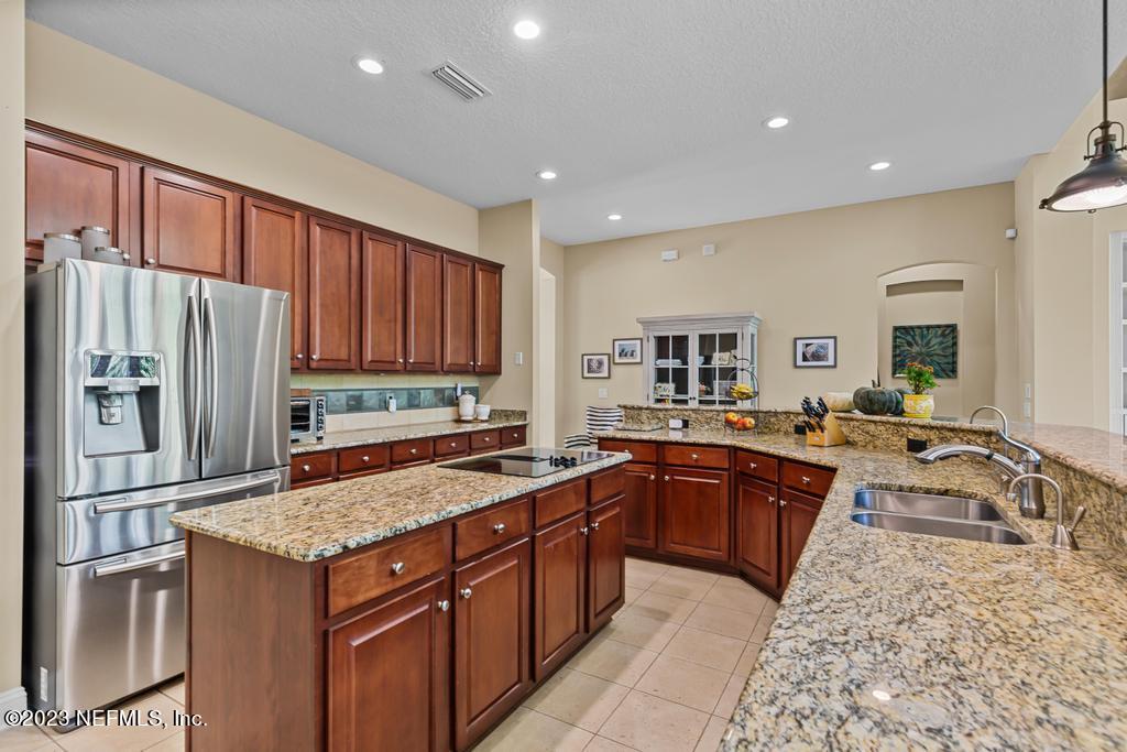 152 PARKSIDE Drive