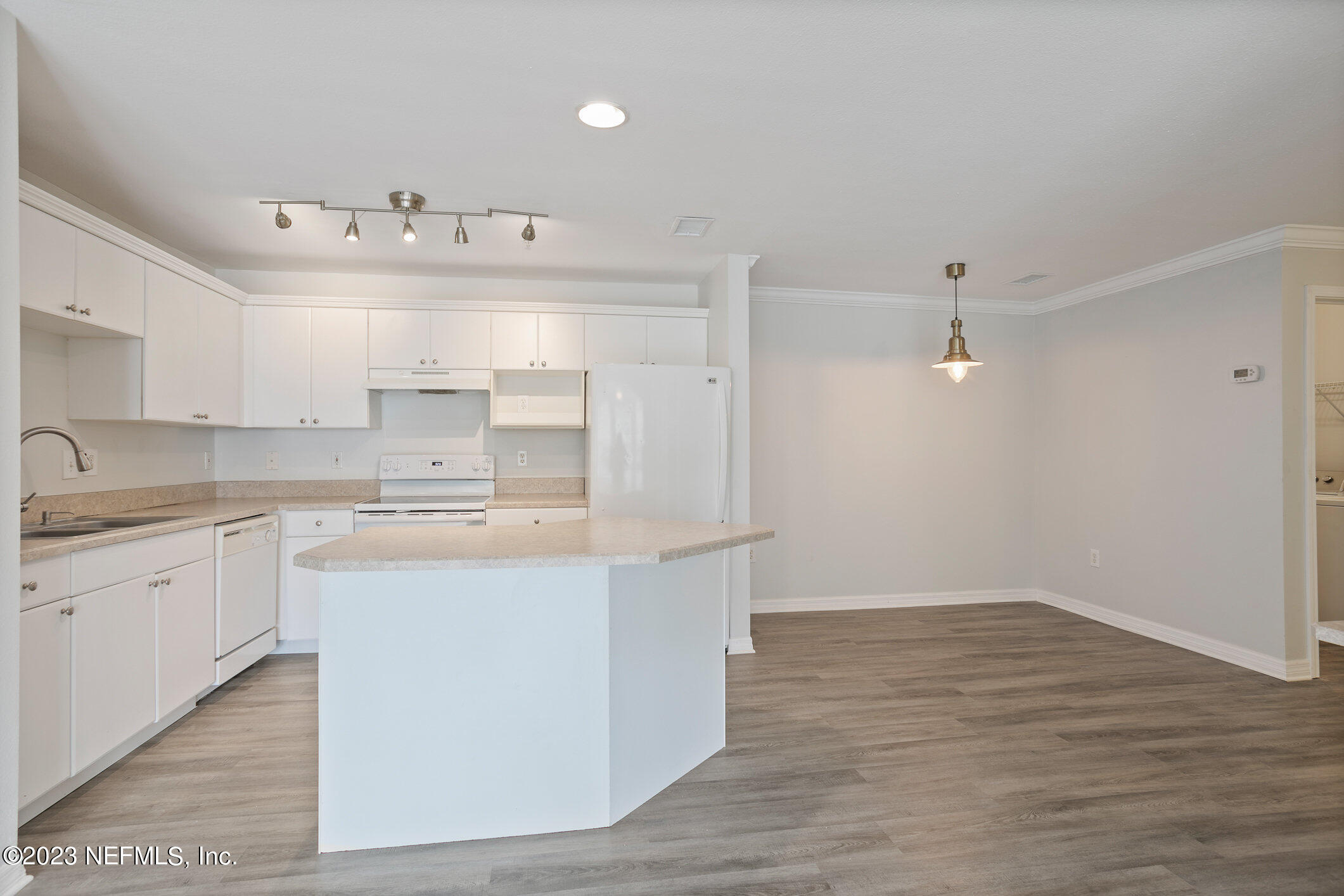 3591 KERNAN Boulevard S, 609