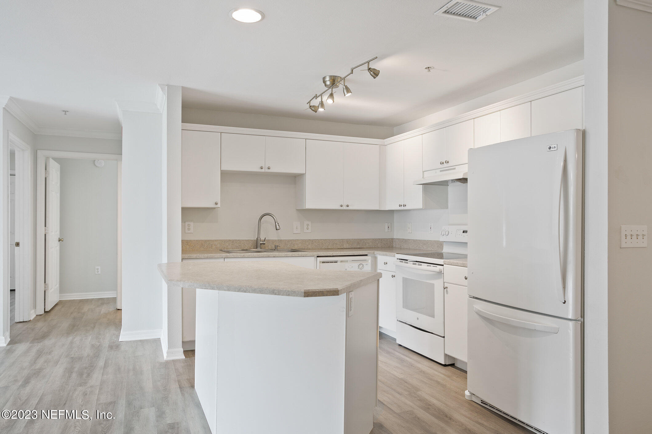 3591 KERNAN Boulevard S, 609