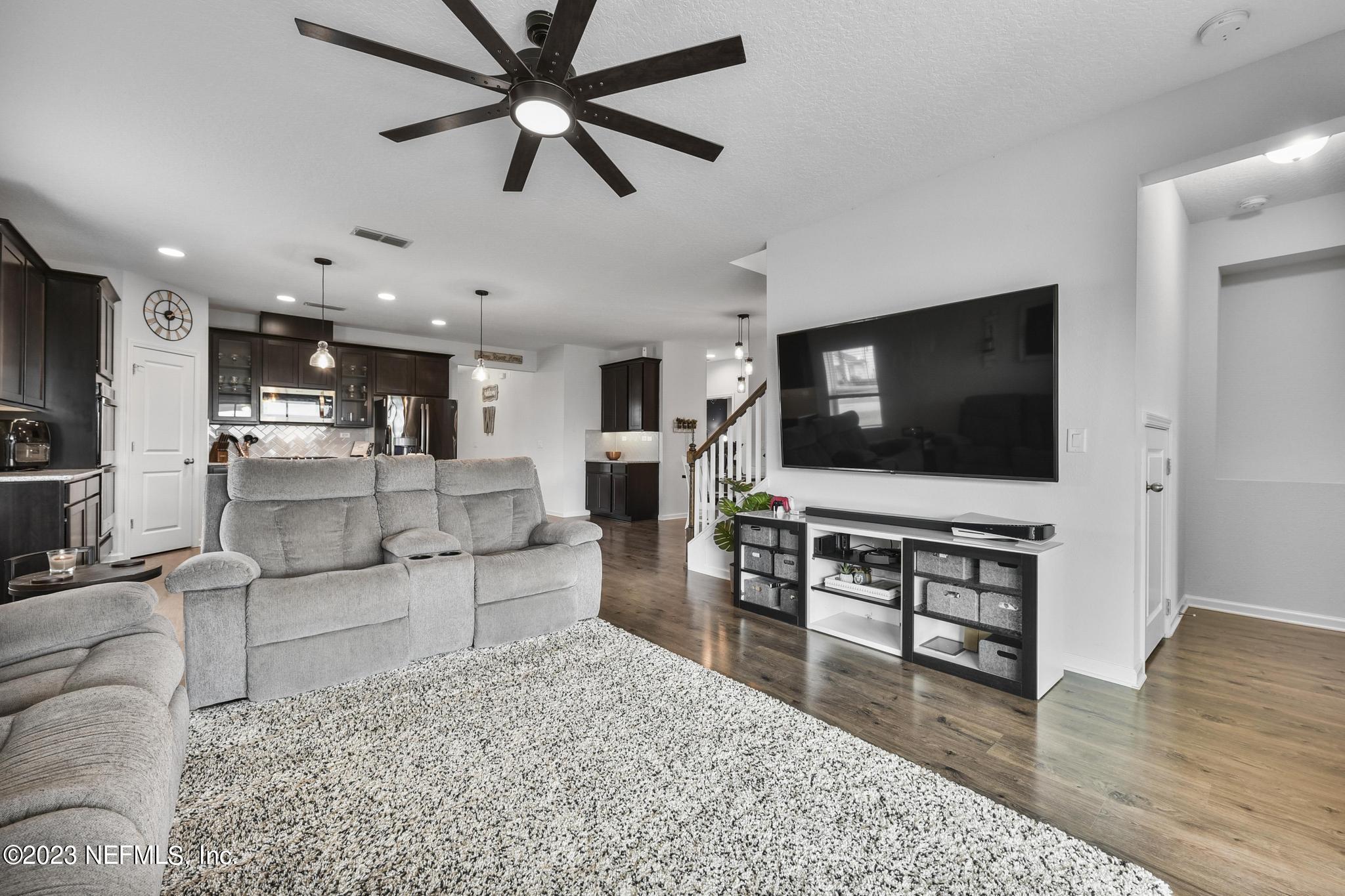 84 LOMBARD Way