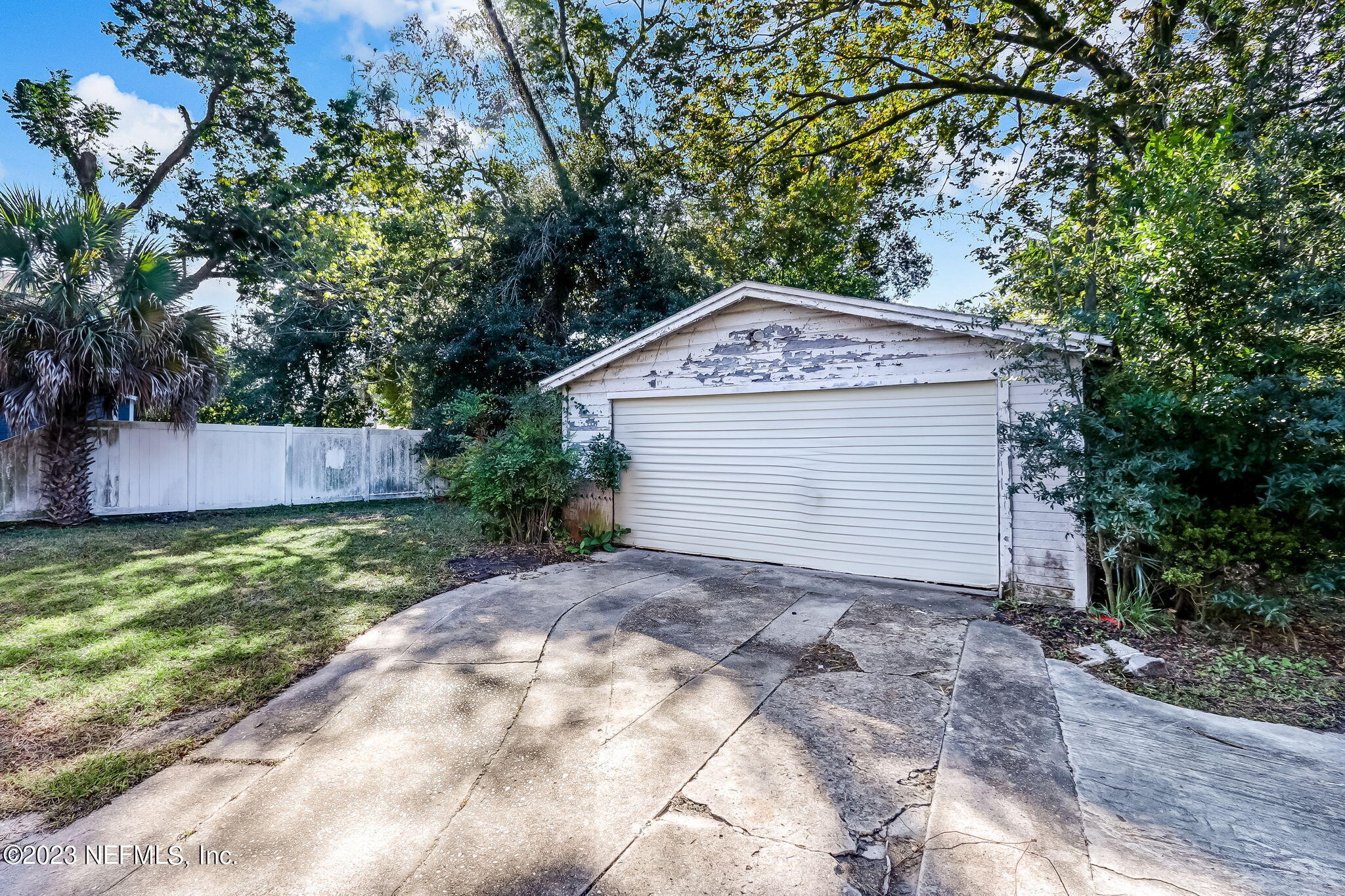 516 W 17TH Street