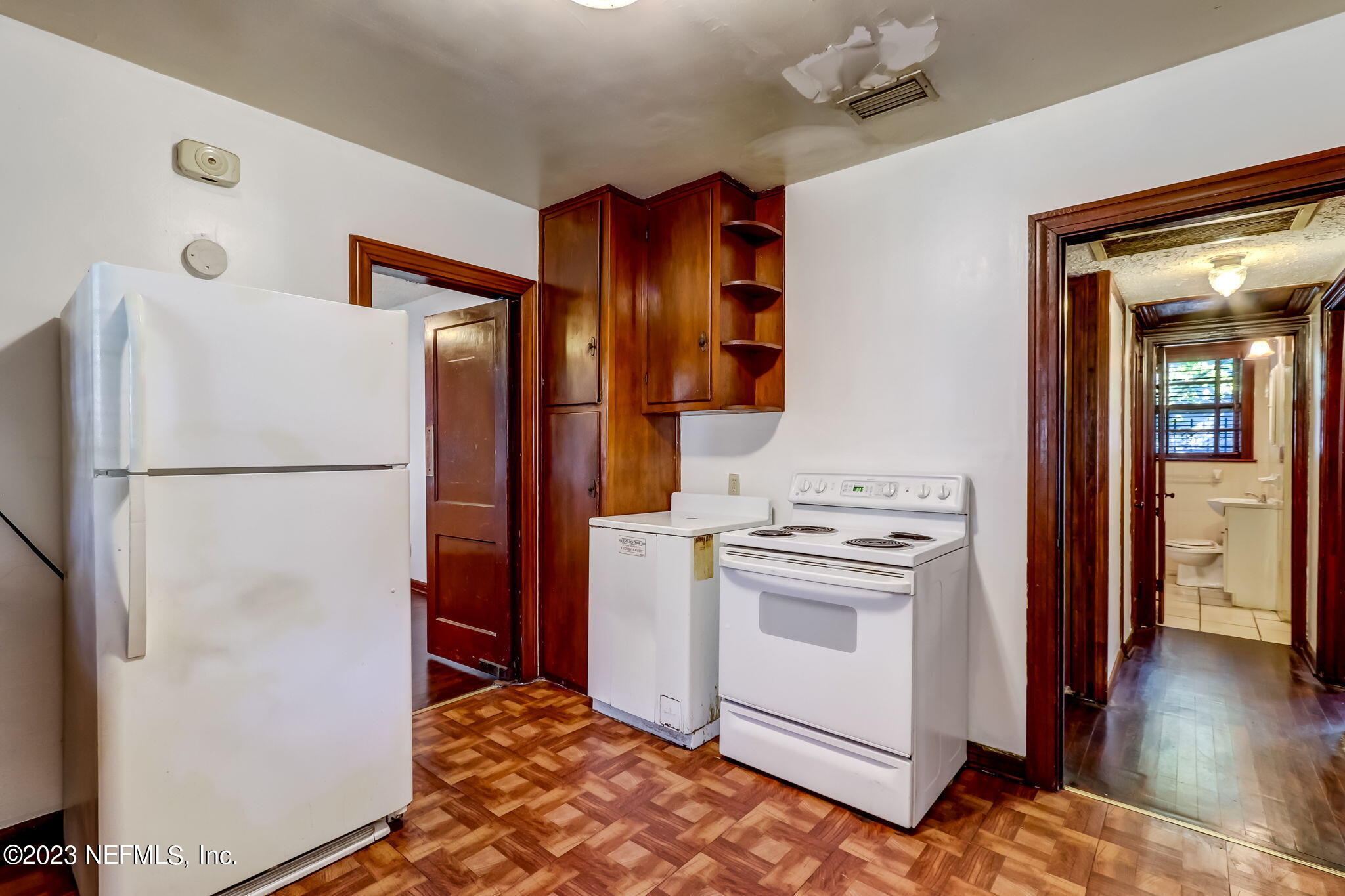 516 W 17TH Street
