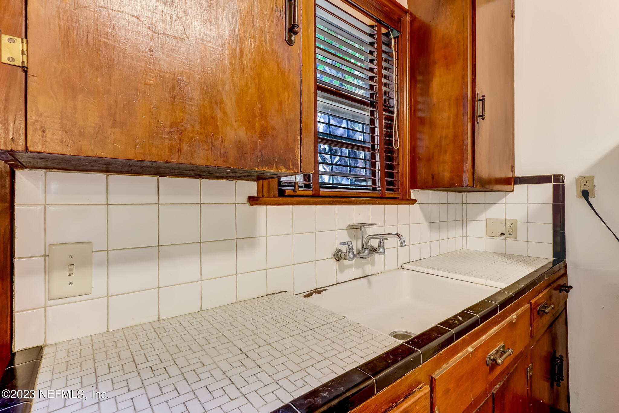 516 W 17TH Street