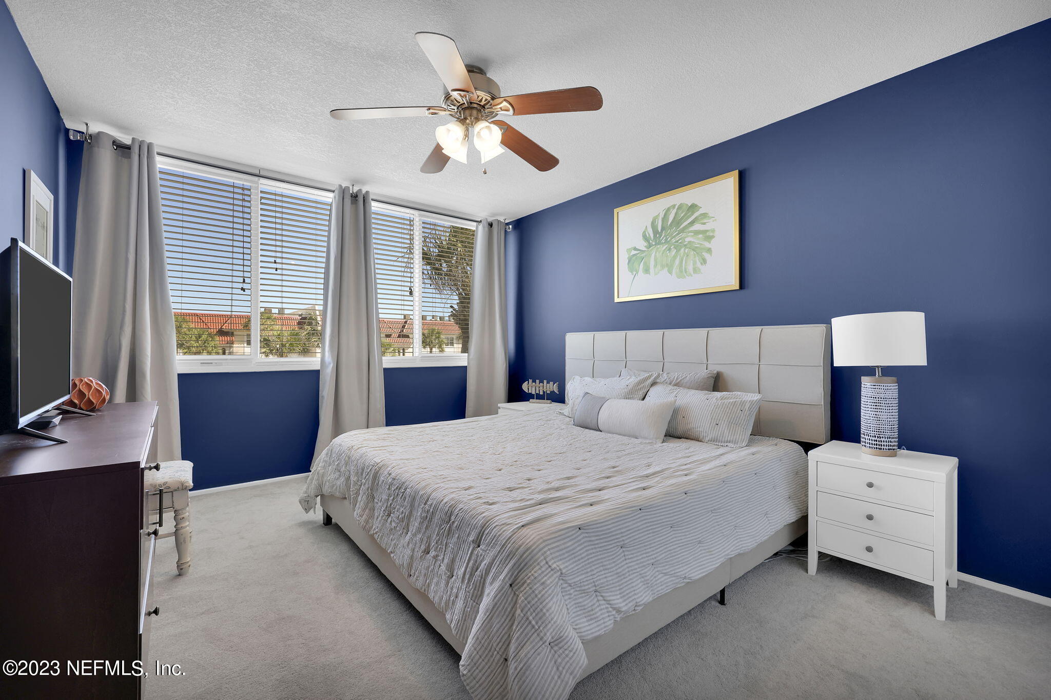 901 OCEAN Boulevard, 33