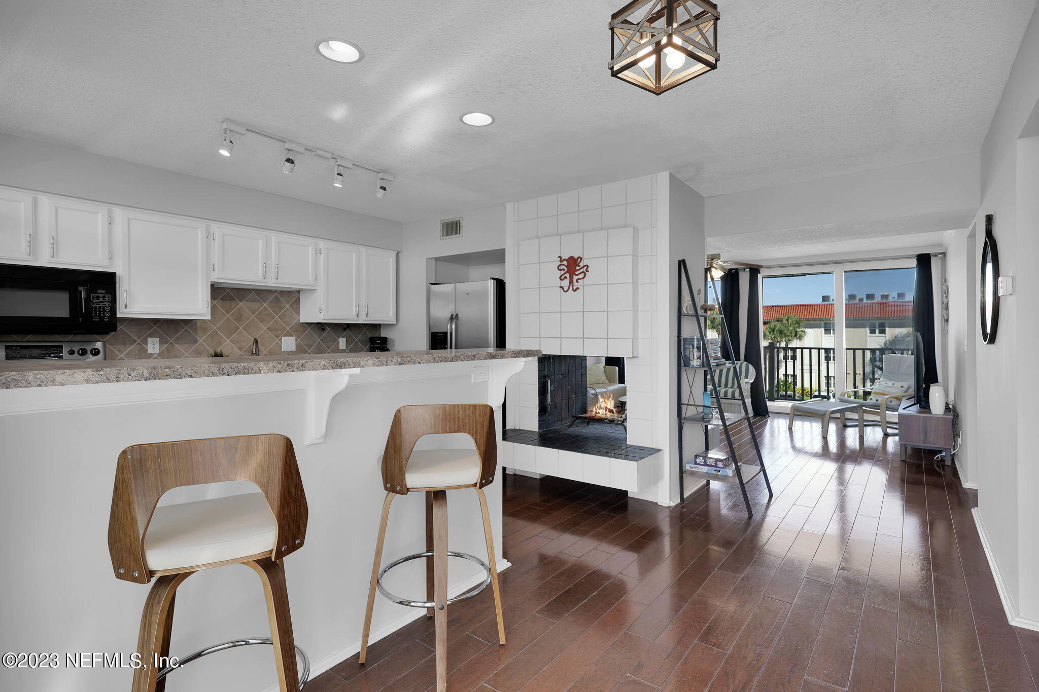 901 OCEAN Boulevard, 33