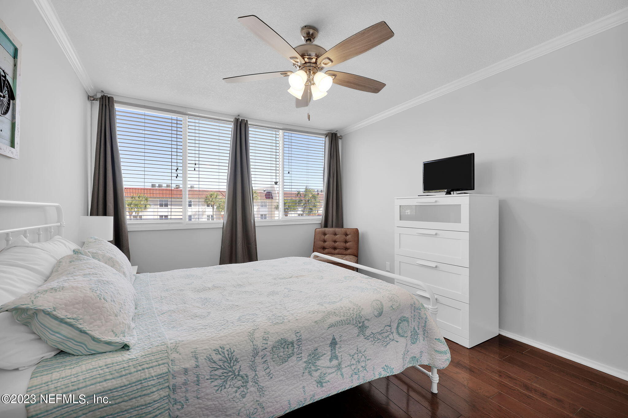 901 OCEAN Boulevard, 33