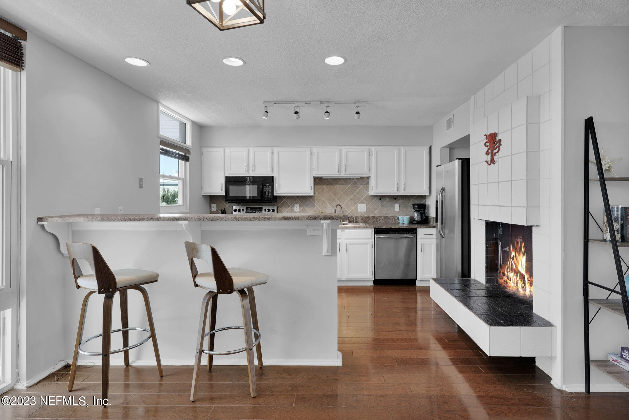 901 OCEAN Boulevard, 33