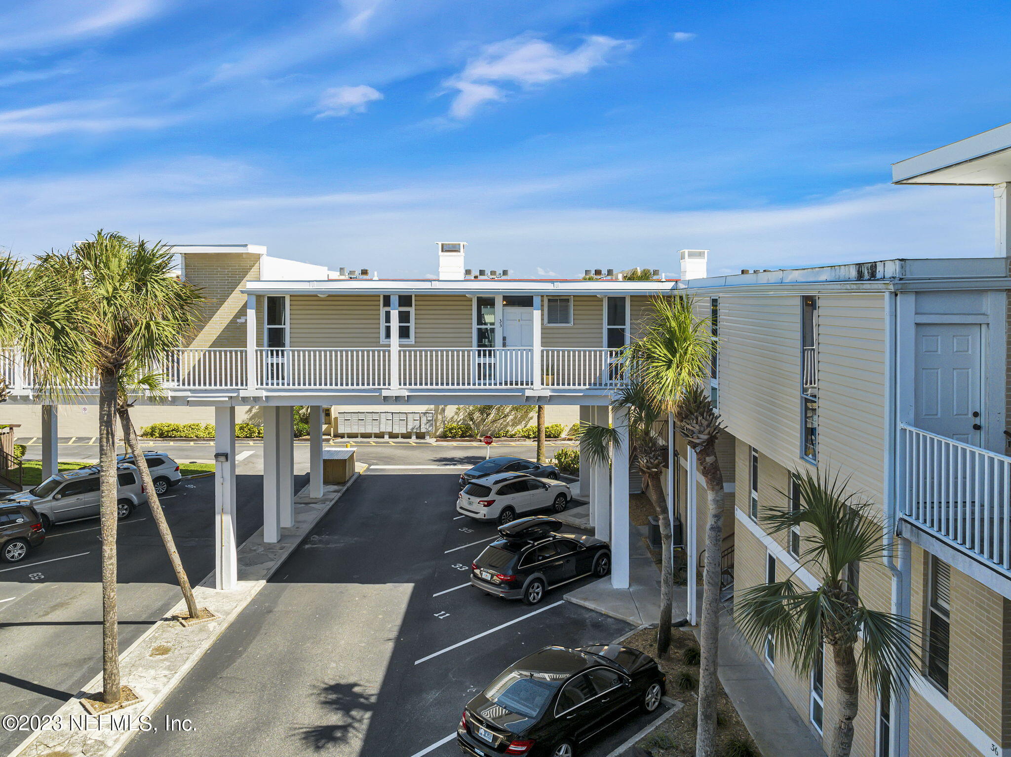 901 OCEAN Boulevard, 33