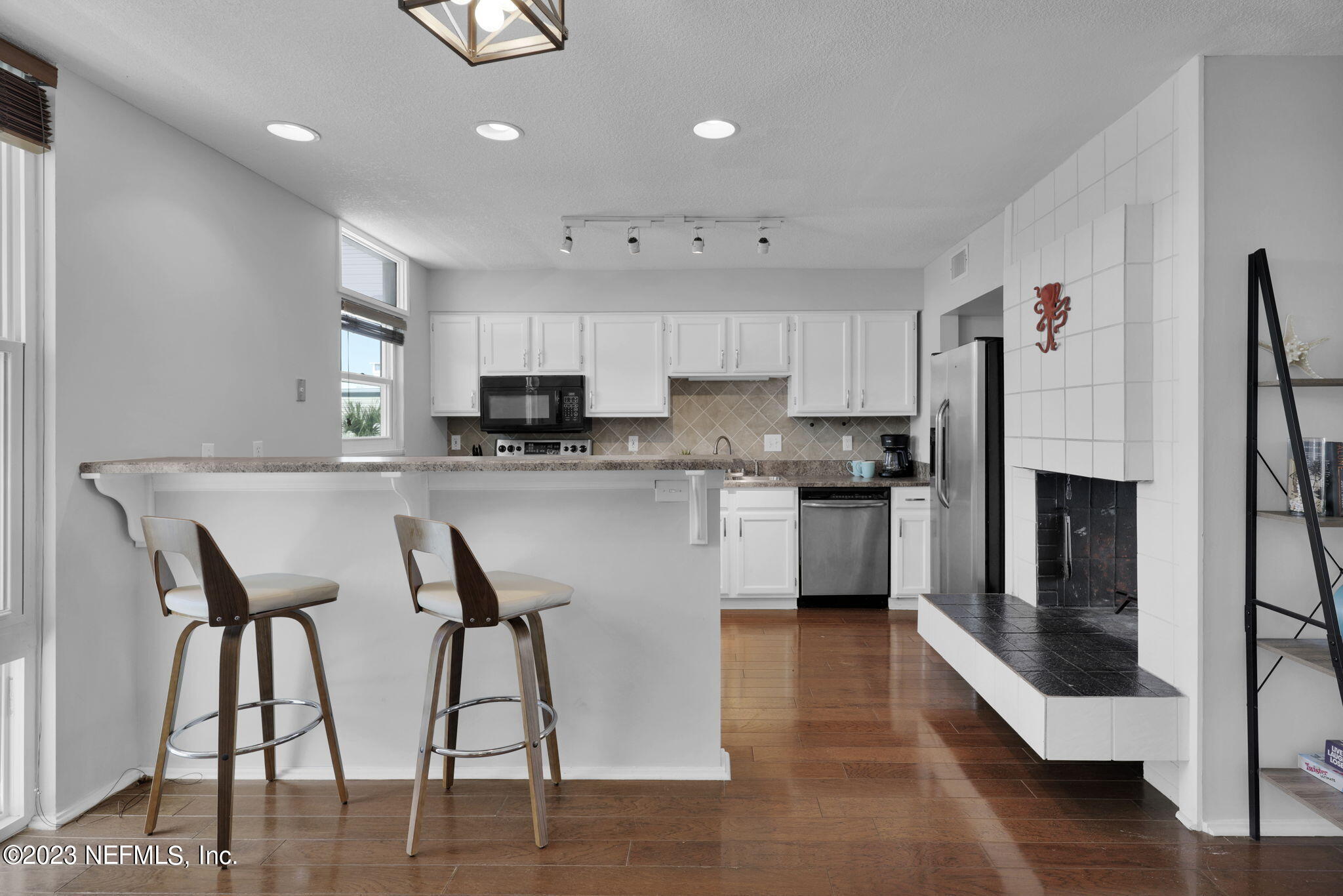 901 OCEAN Boulevard, 33
