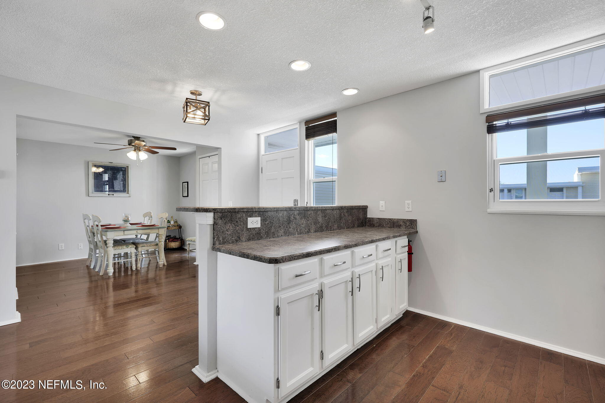 901 OCEAN Boulevard, 33