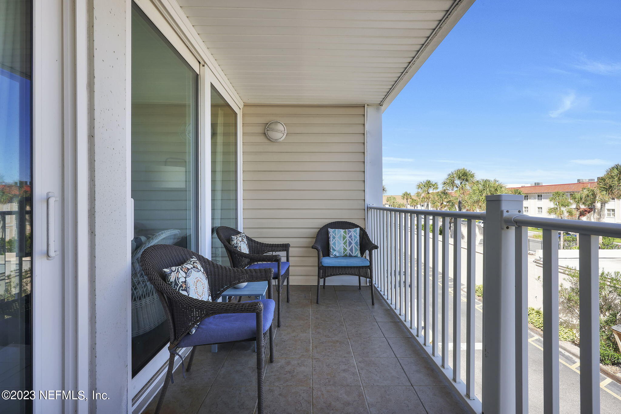901 OCEAN Boulevard, 33