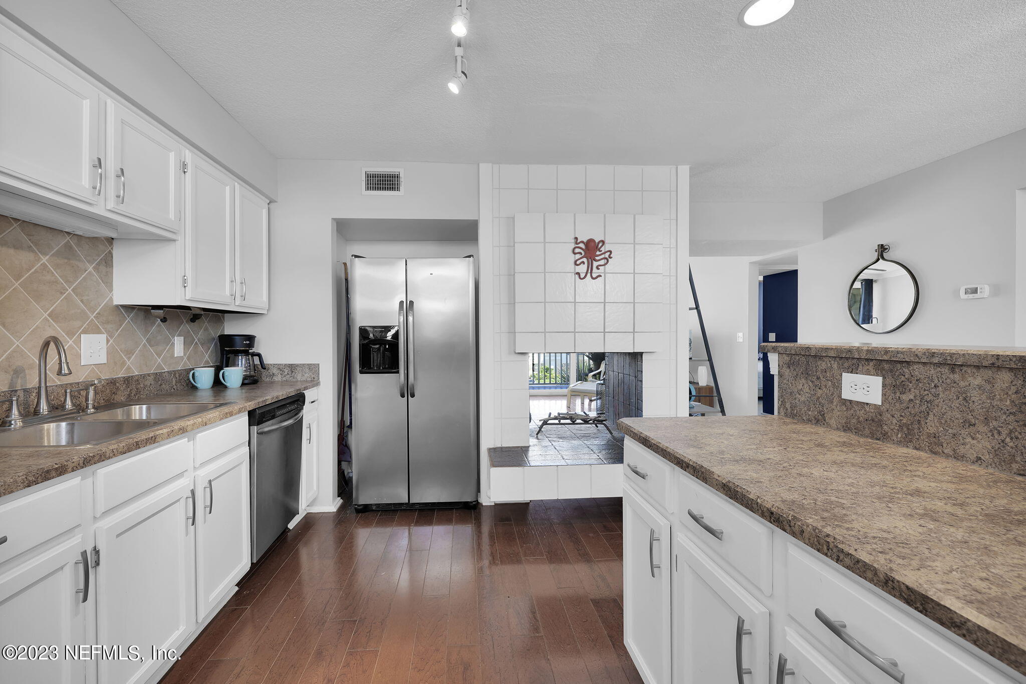 901 OCEAN Boulevard, 33