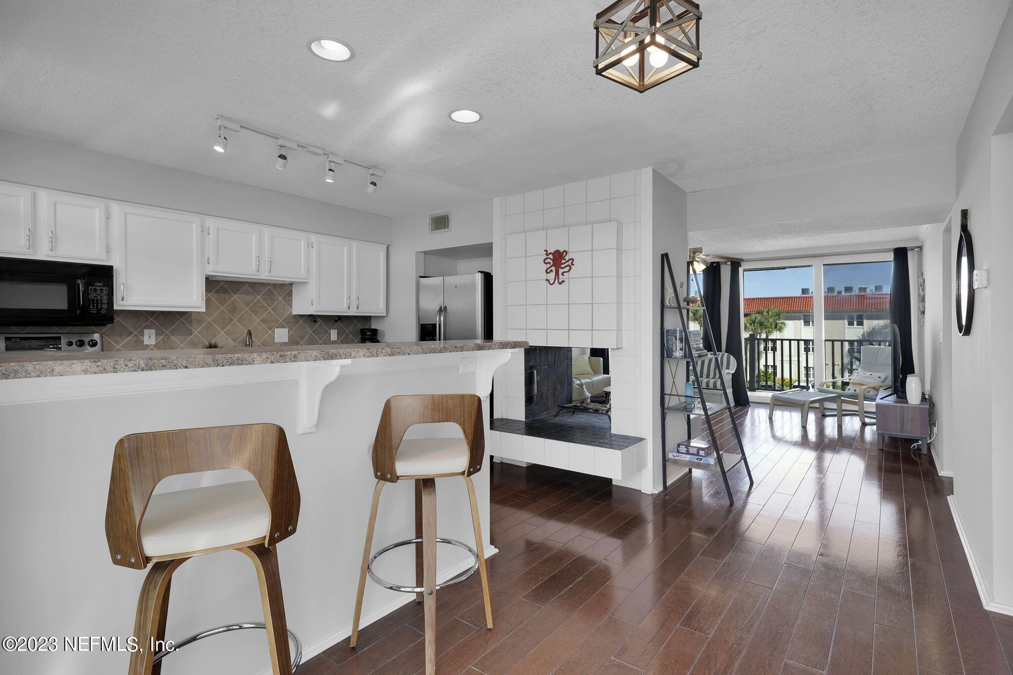 901 OCEAN Boulevard, 33