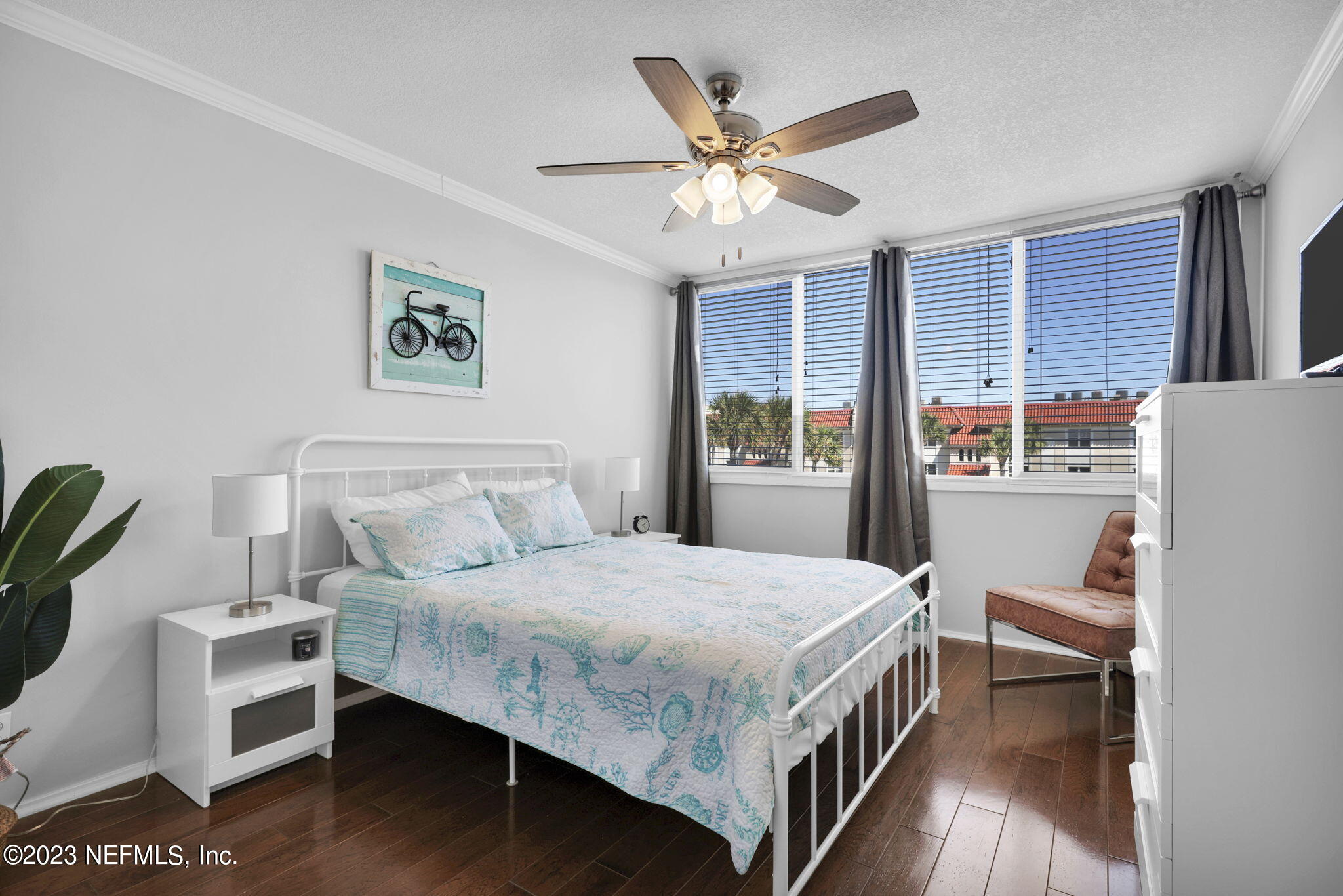 901 OCEAN Boulevard, 33