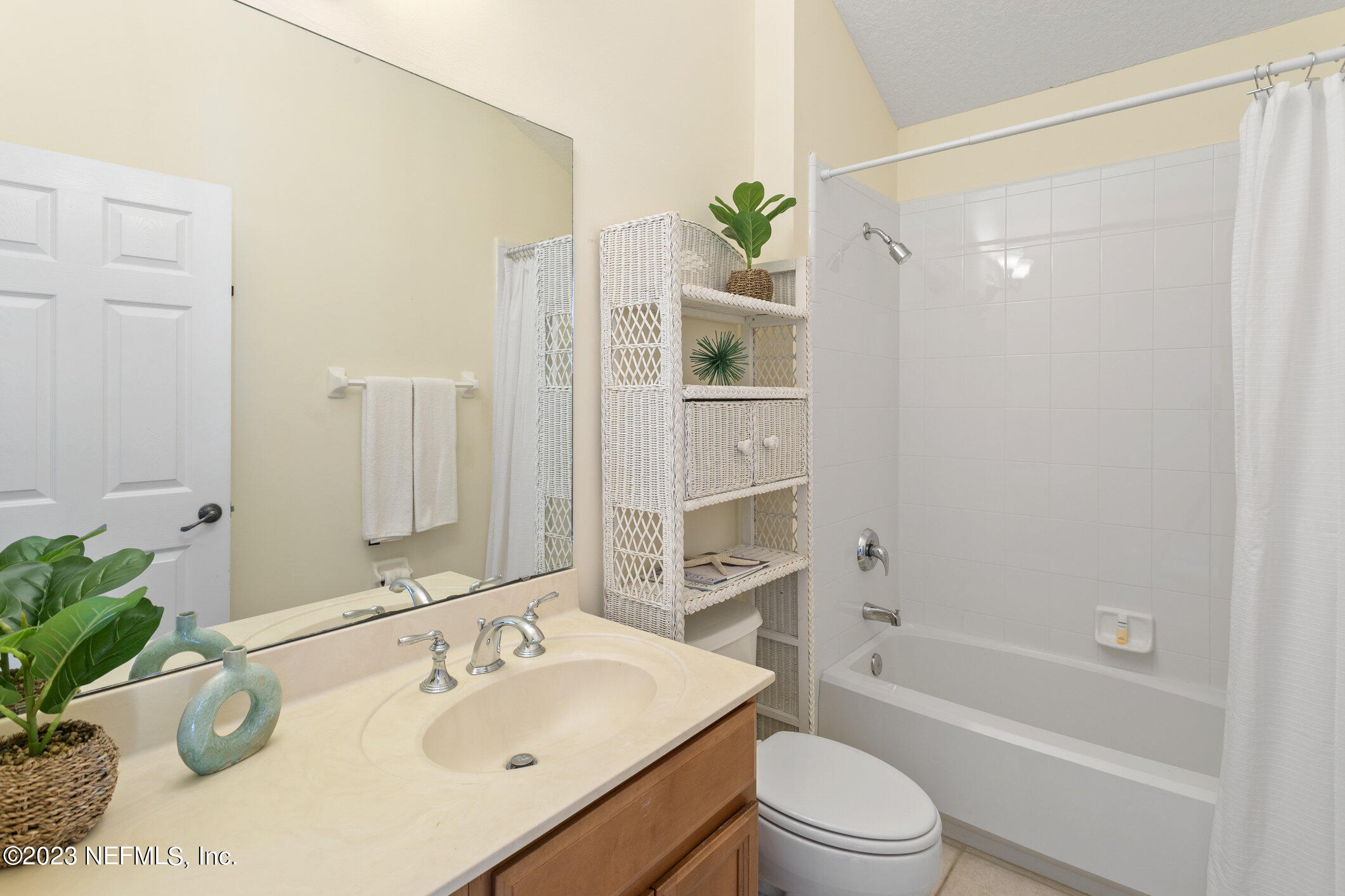 2009 PARADISE OAKS Court