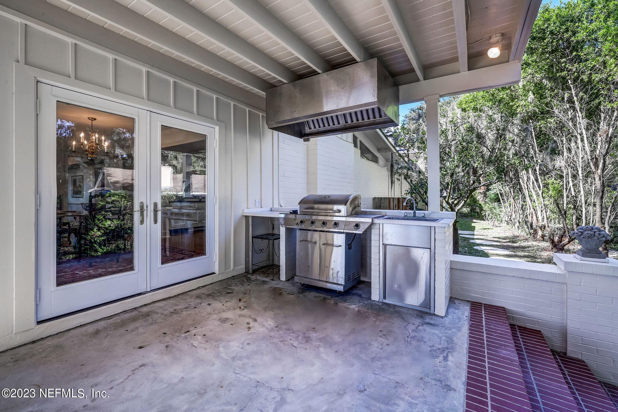 2681 HOLLY POINT Road E