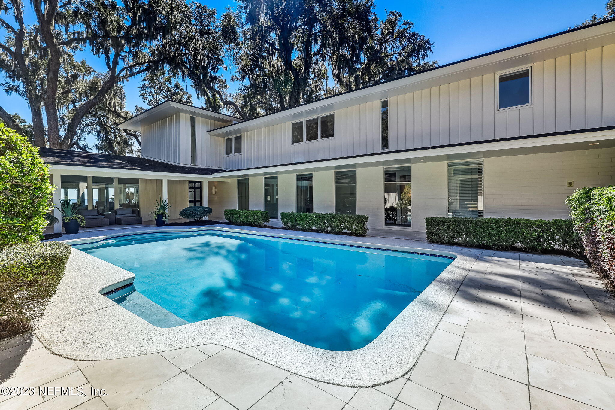 2681 HOLLY POINT Road E