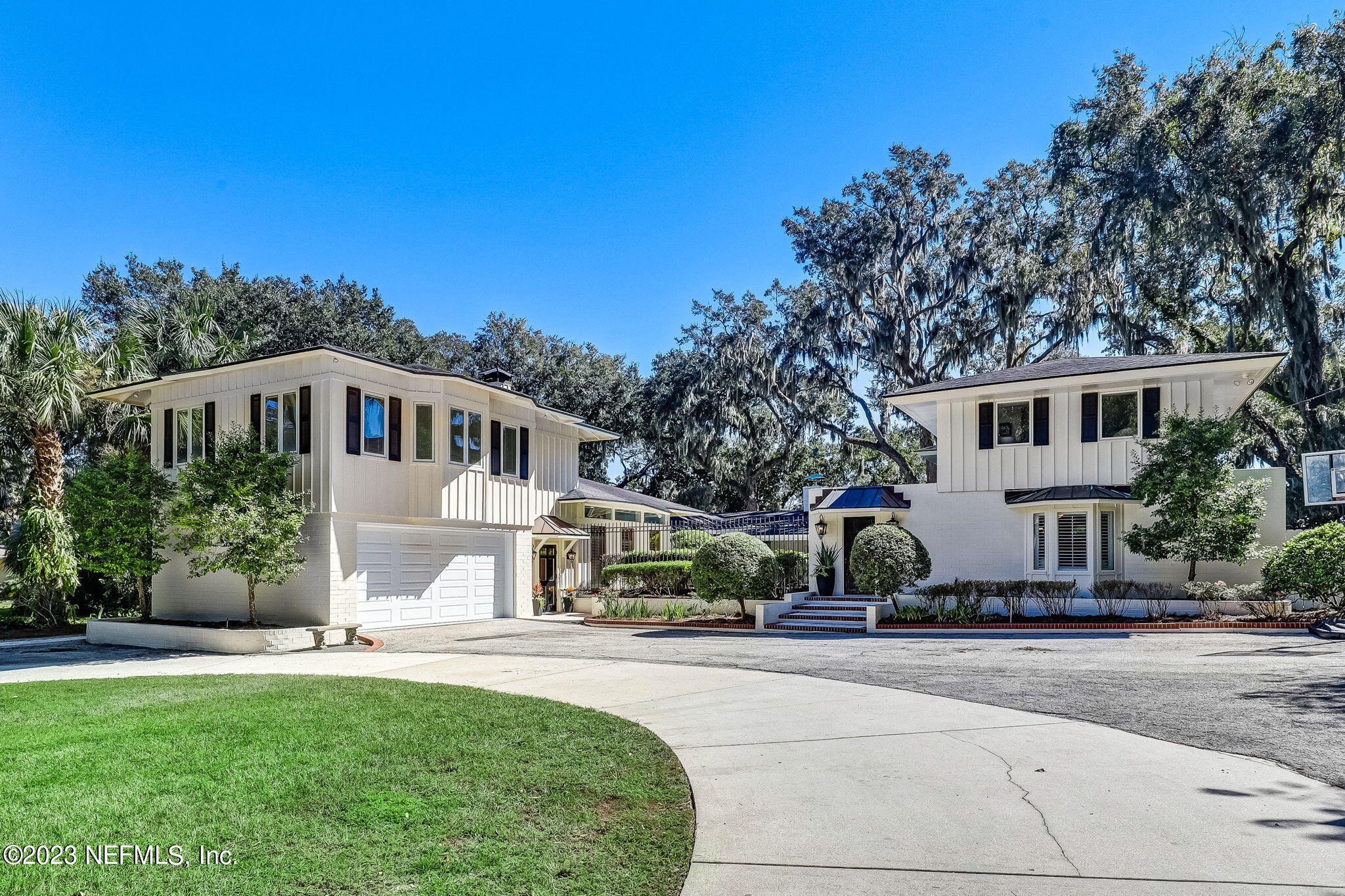 2681 HOLLY POINT Road E