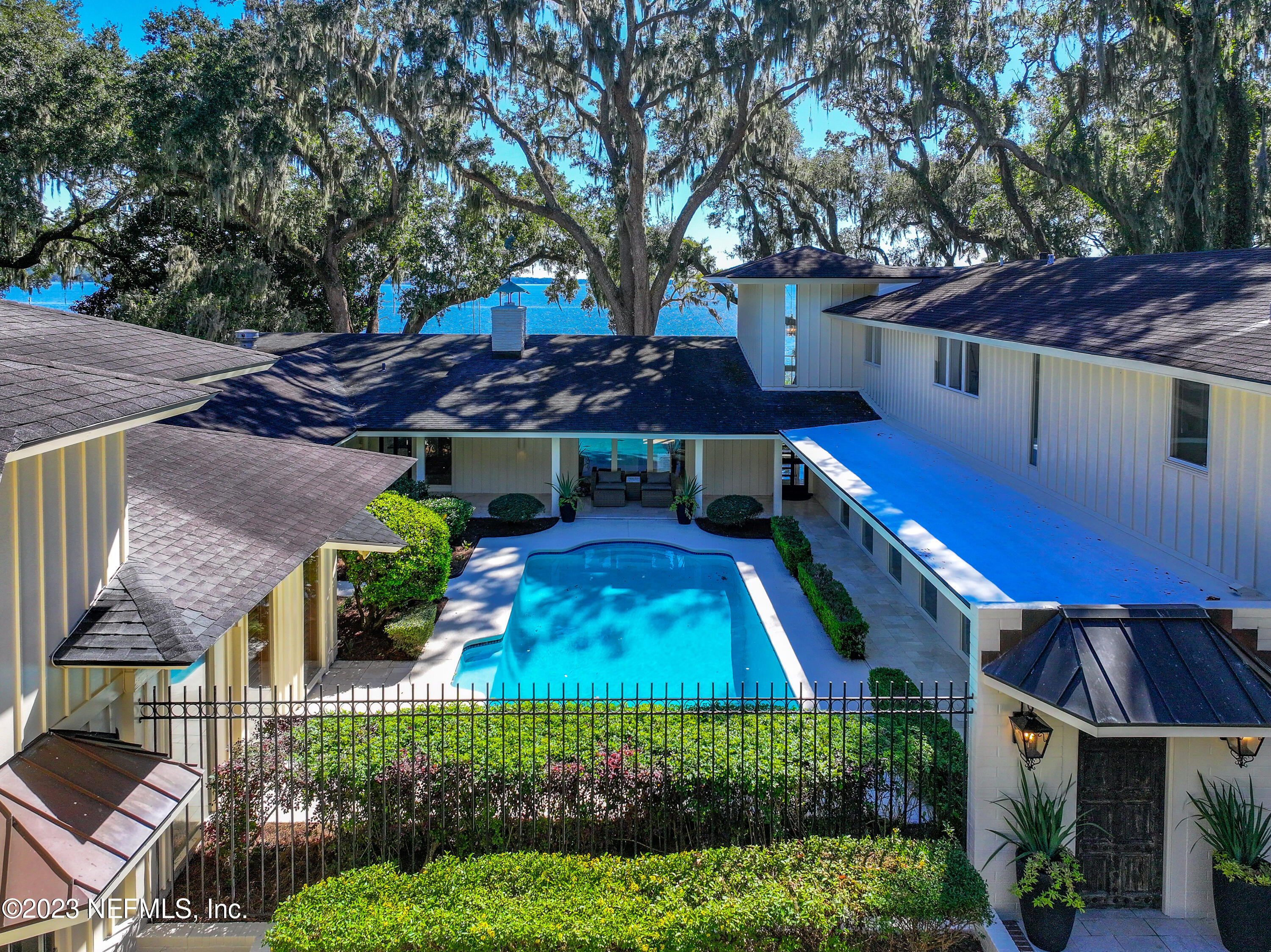 2681 HOLLY POINT Road E