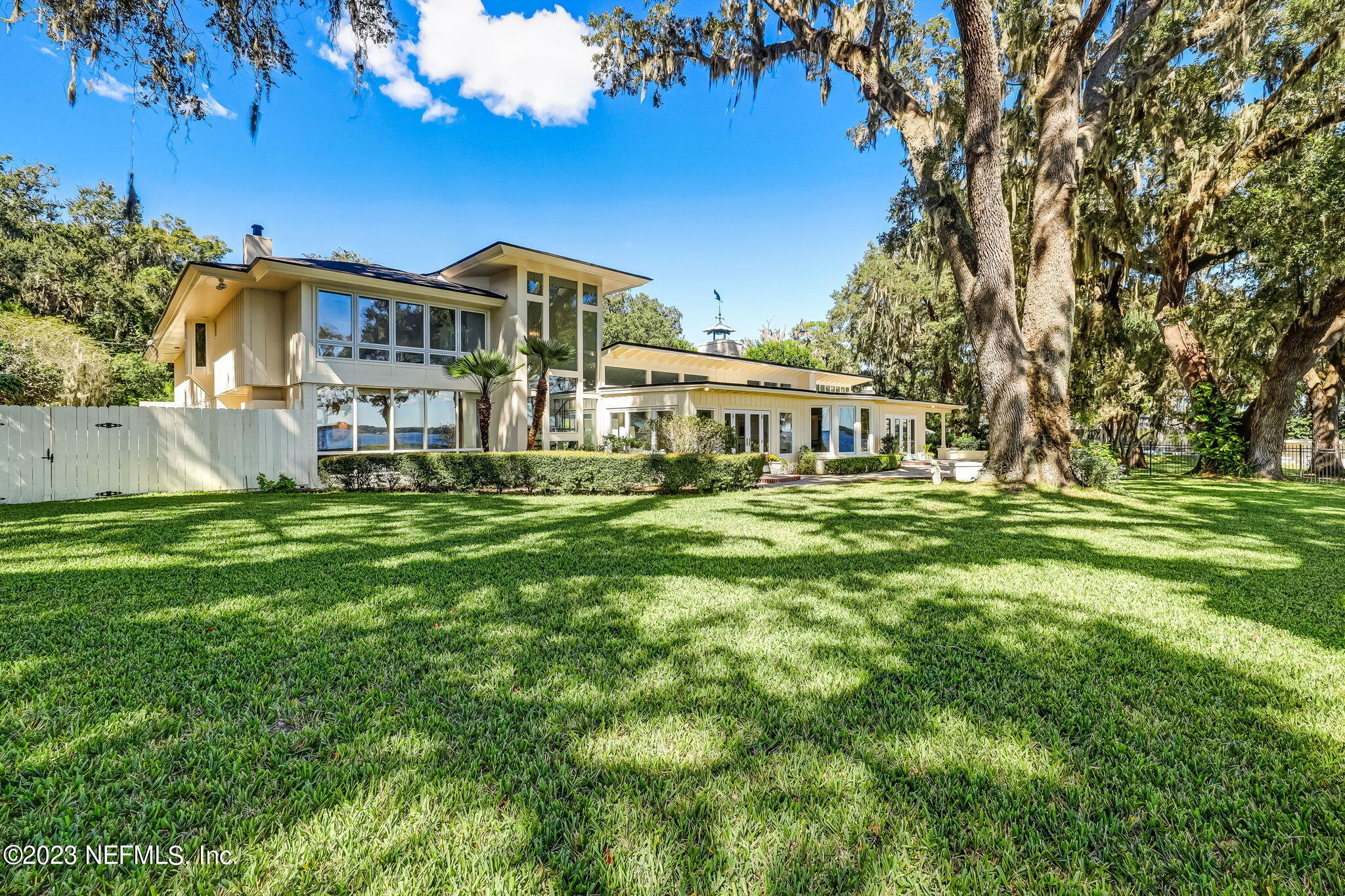 2681 HOLLY POINT Road E