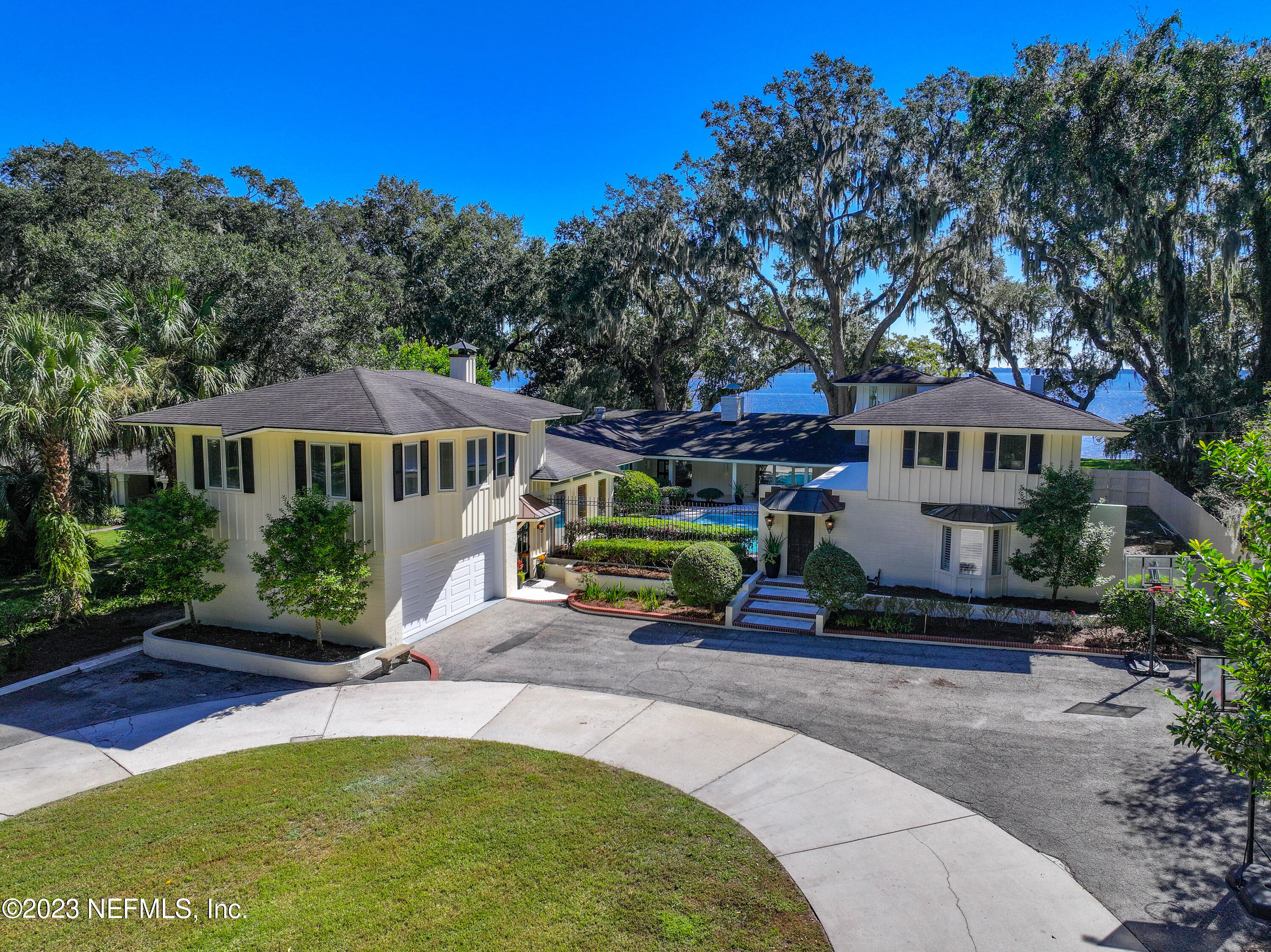 2681 HOLLY POINT Road E