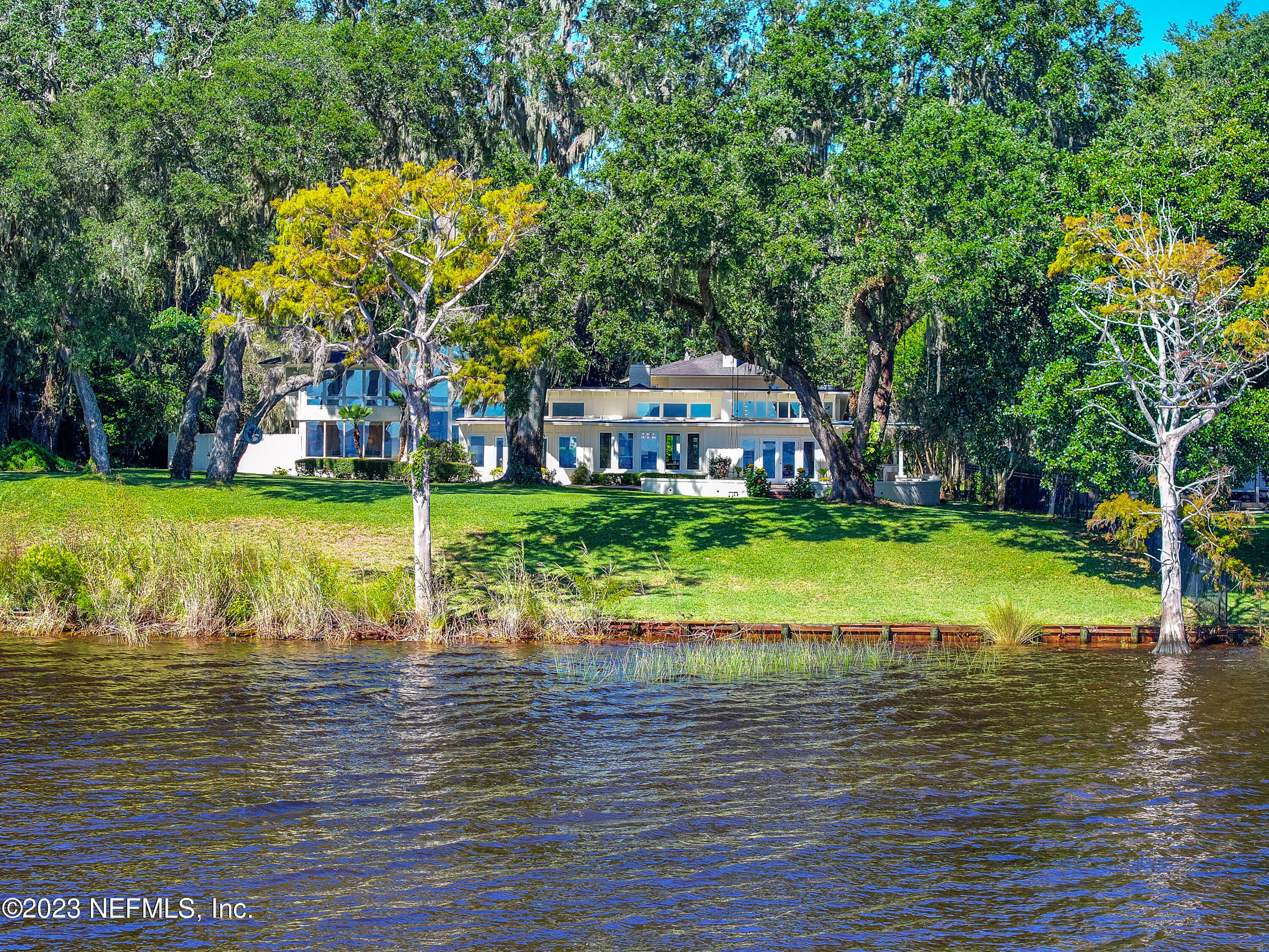 2681 HOLLY POINT Road E