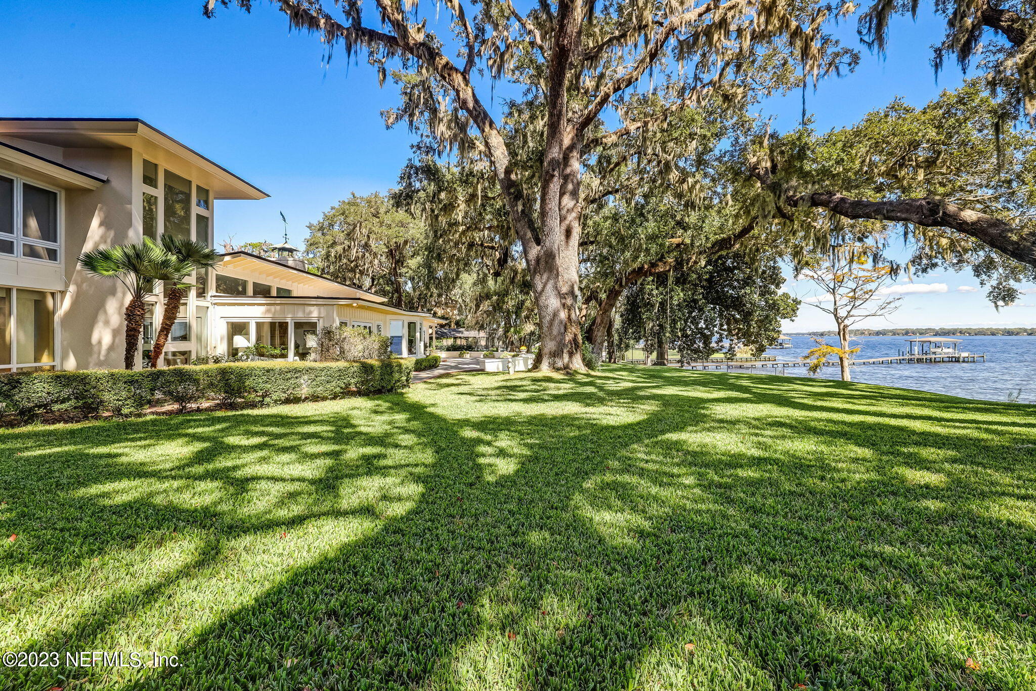 2681 HOLLY POINT Road E