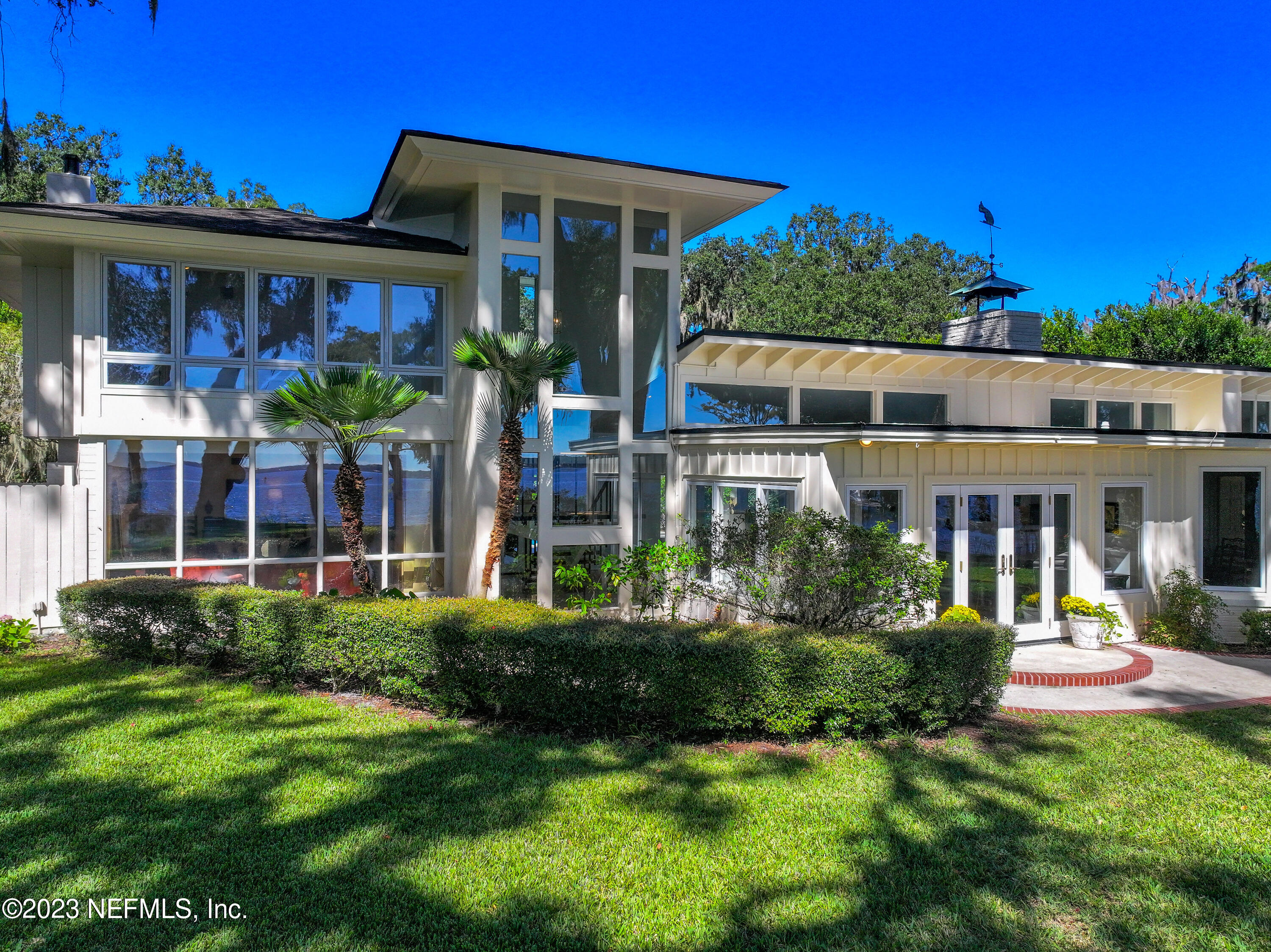 2681 HOLLY POINT Road E