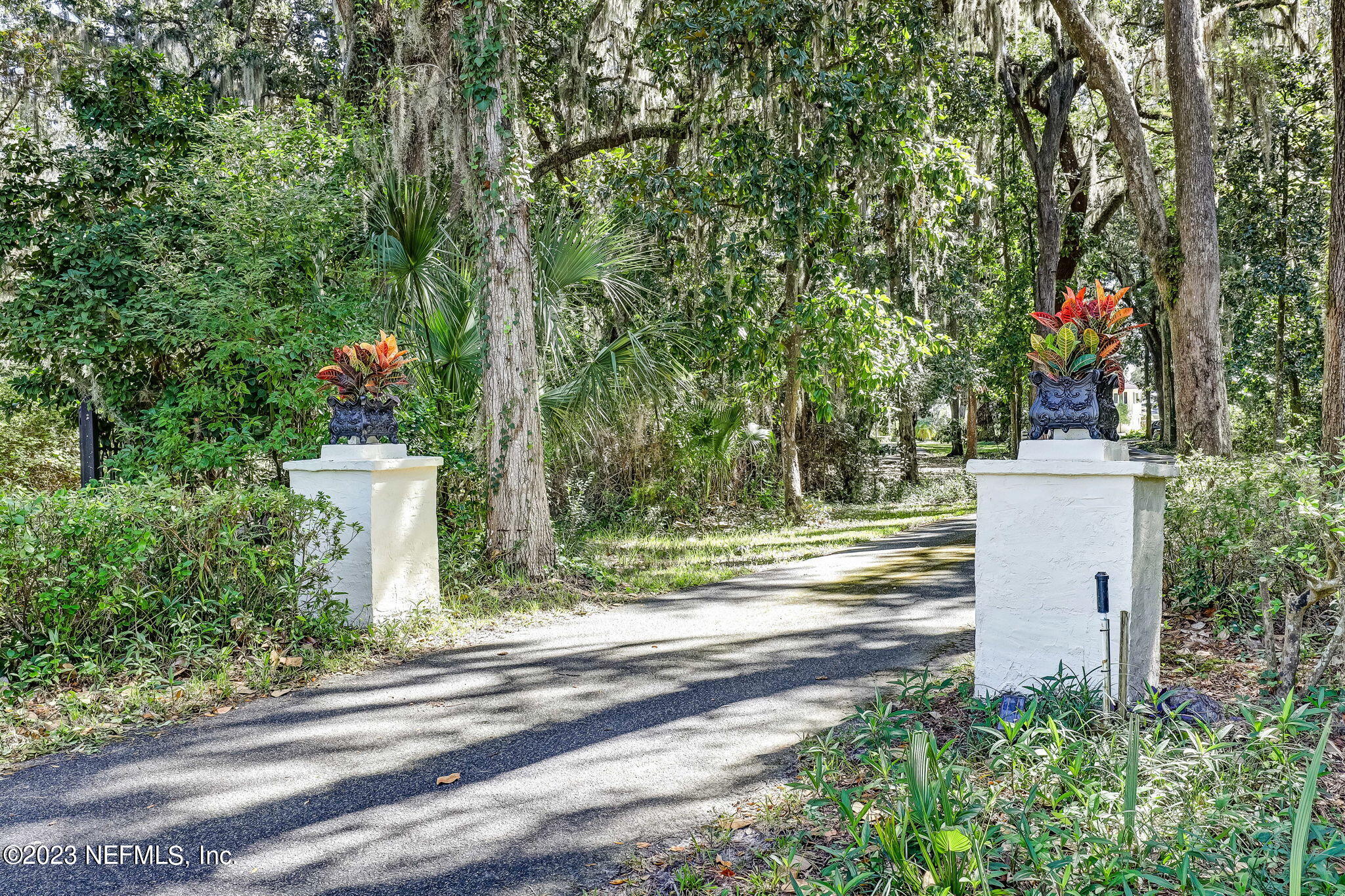 2681 HOLLY POINT Road E