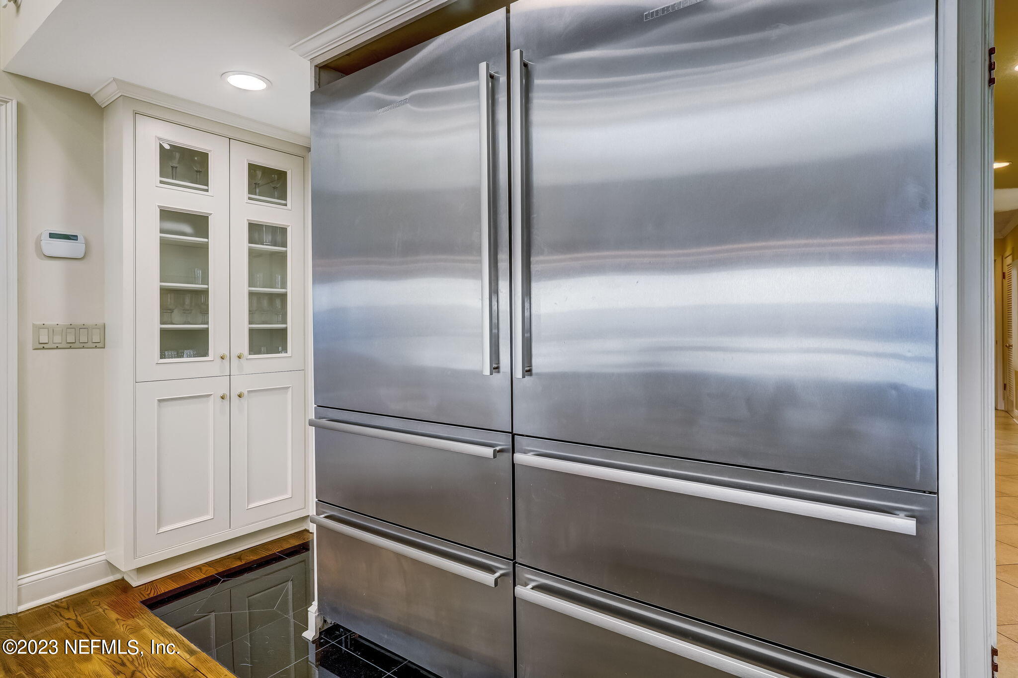 2681 HOLLY POINT Road E