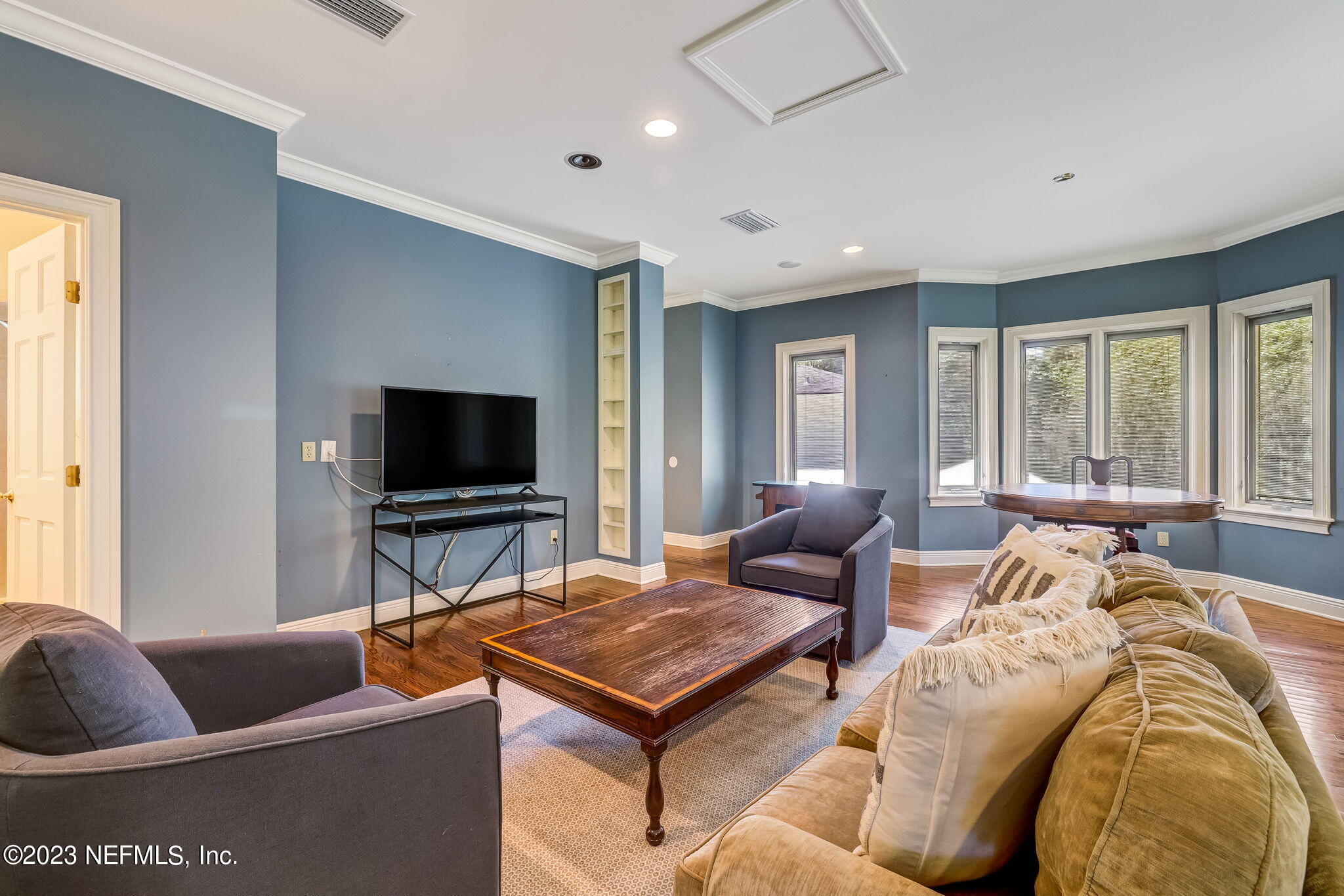 2681 HOLLY POINT Road E