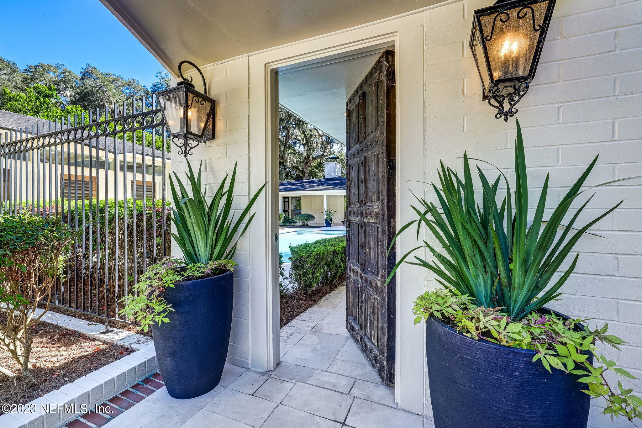 2681 HOLLY POINT Road E