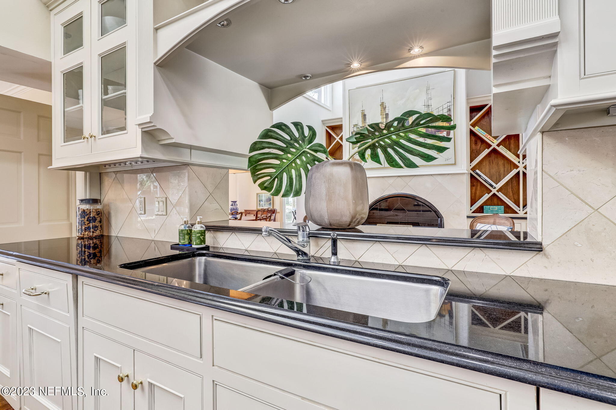 2681 HOLLY POINT Road E