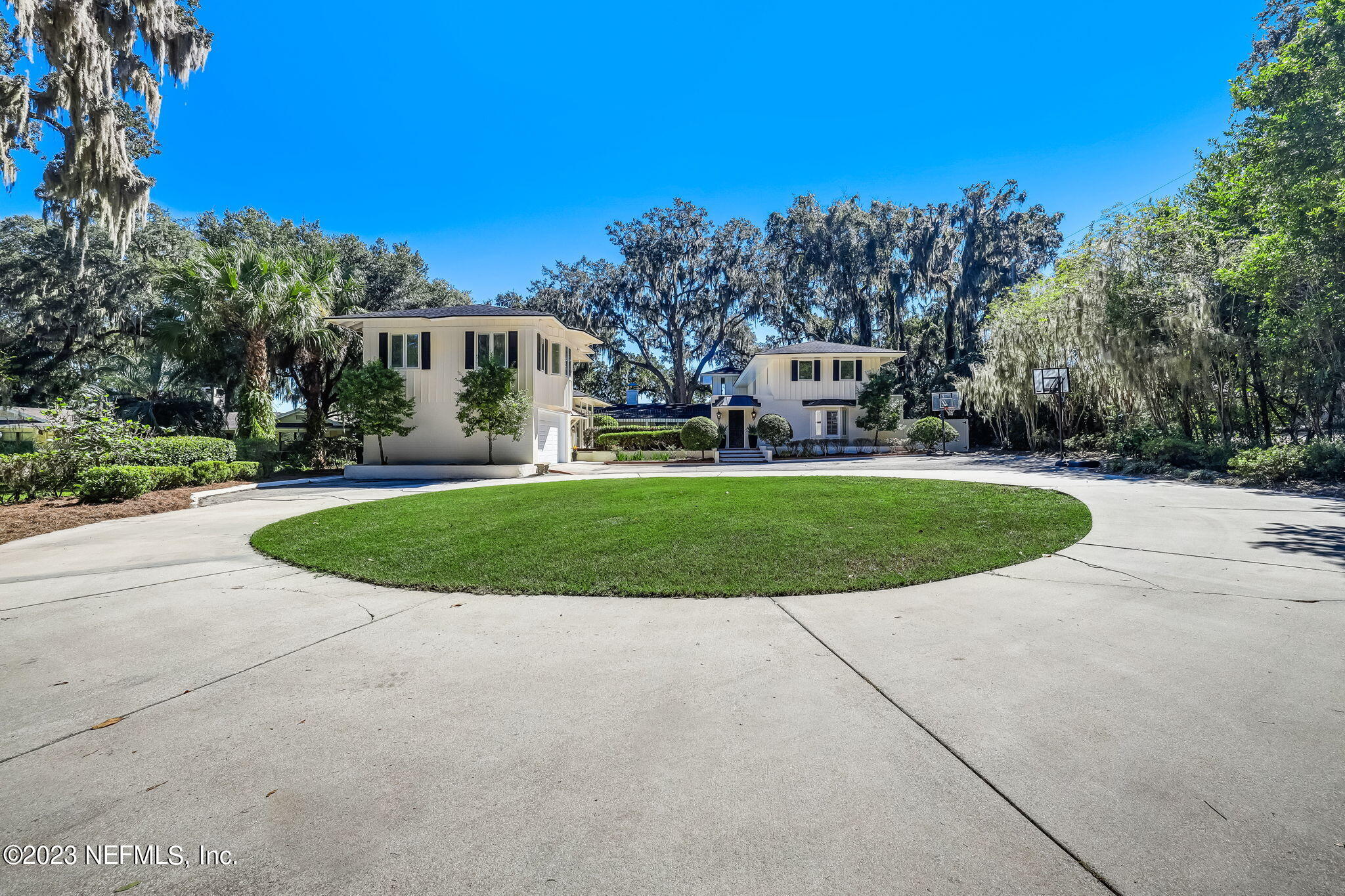 2681 HOLLY POINT Road E