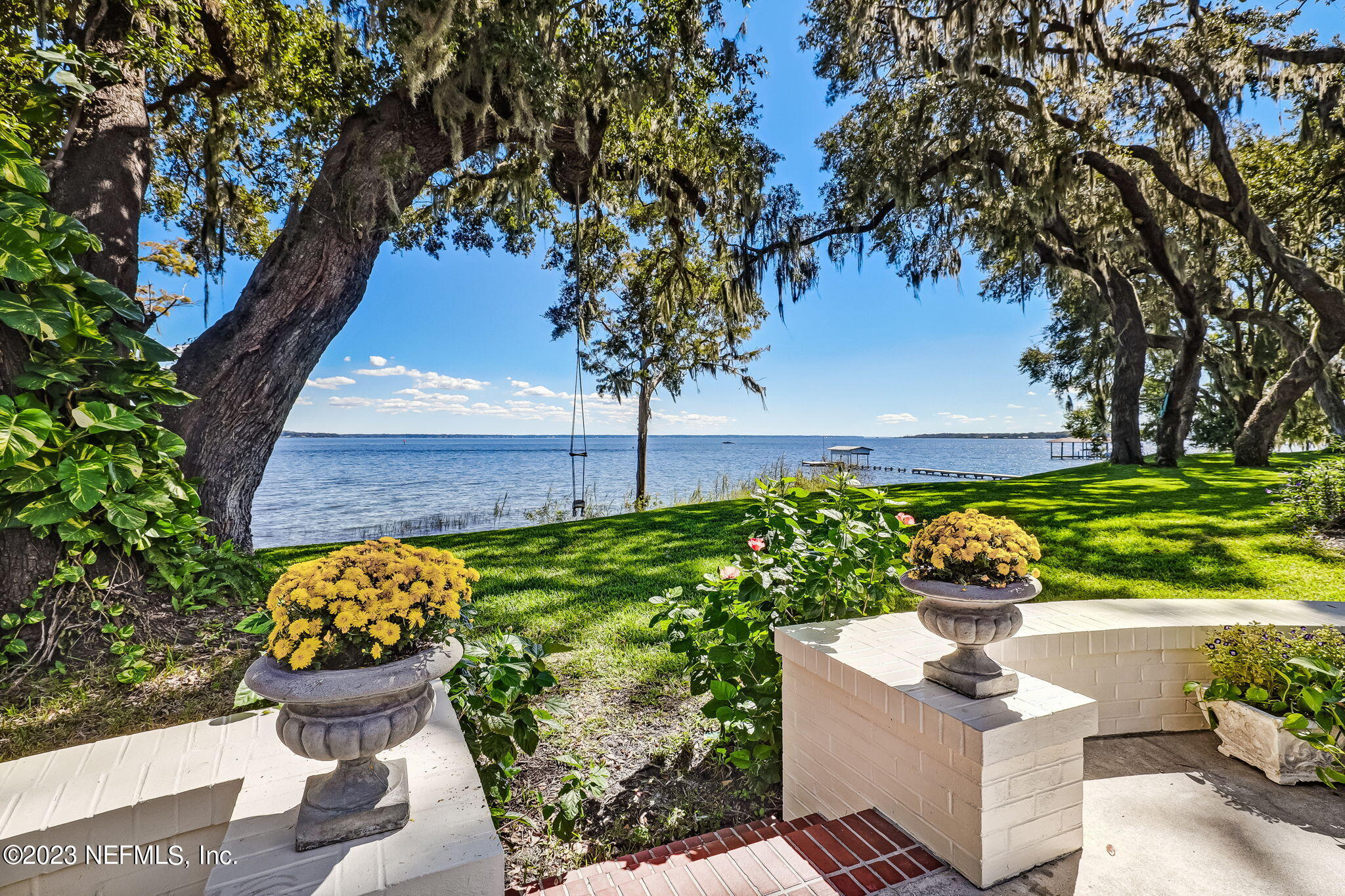 2681 HOLLY POINT Road E