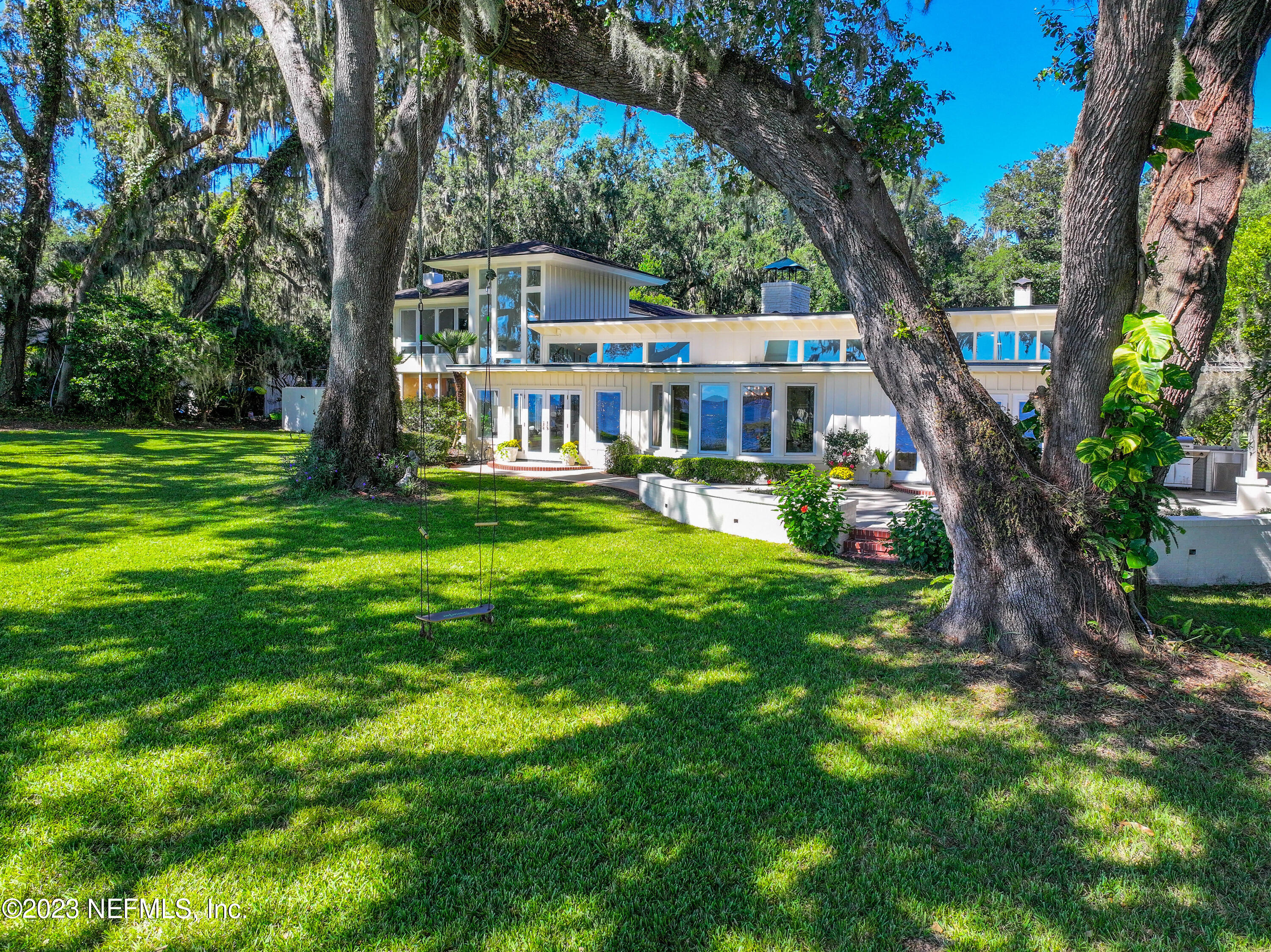 2681 HOLLY POINT Road E