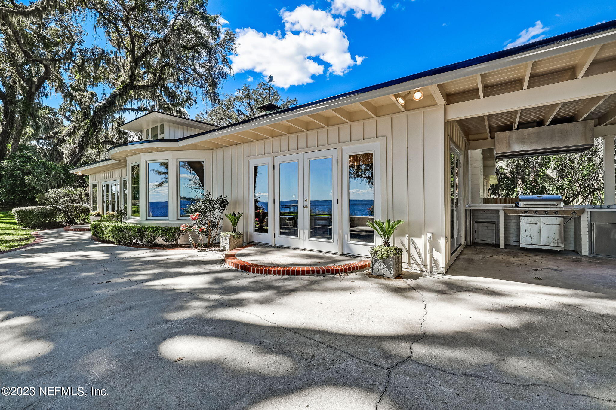 2681 HOLLY POINT Road E