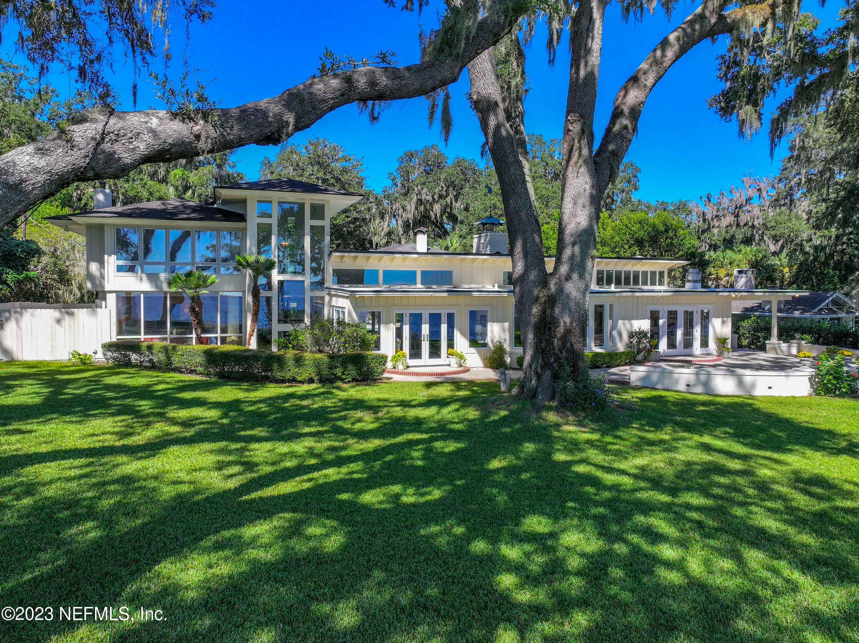 2681 HOLLY POINT Road E