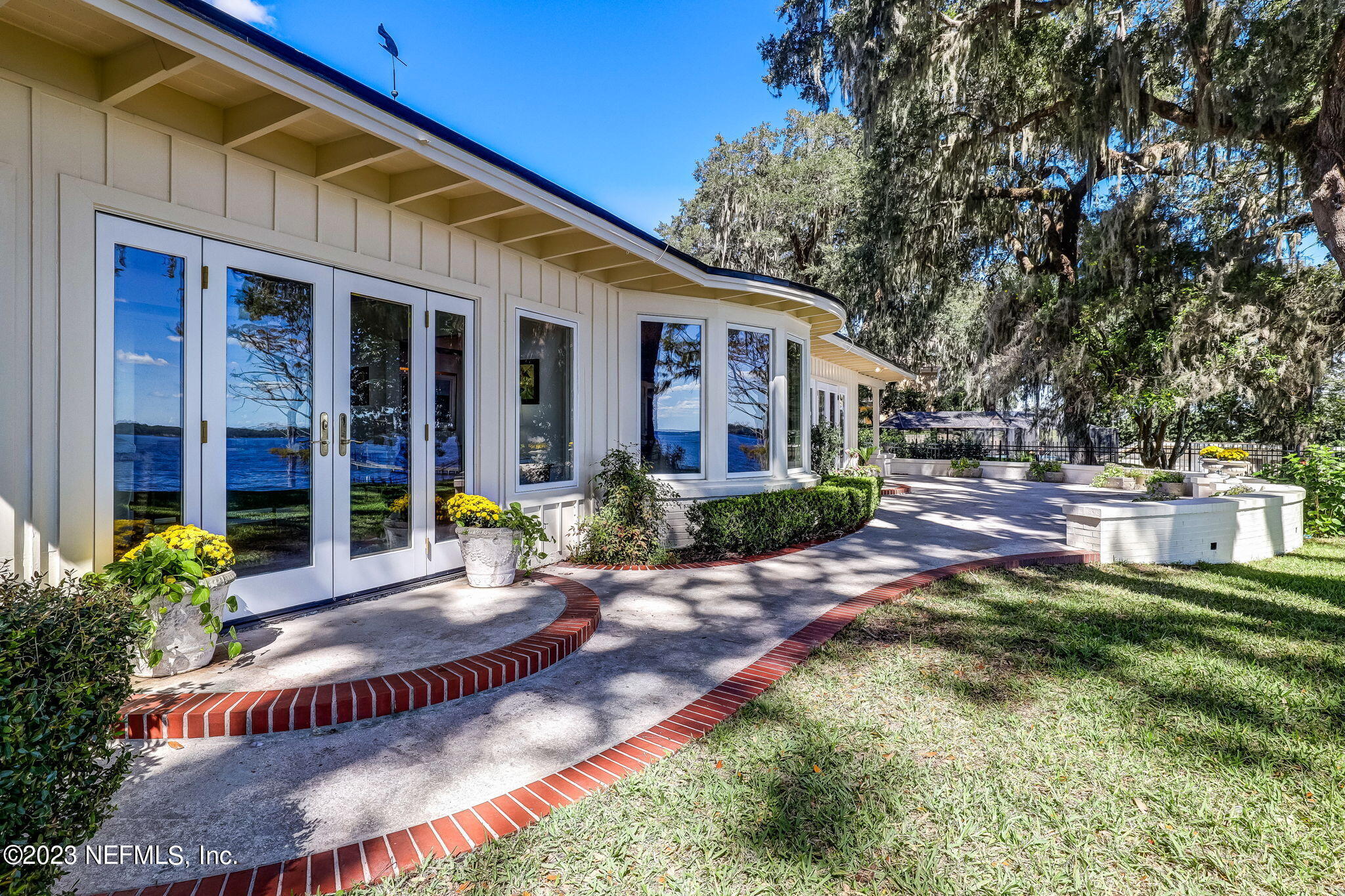 2681 HOLLY POINT Road E