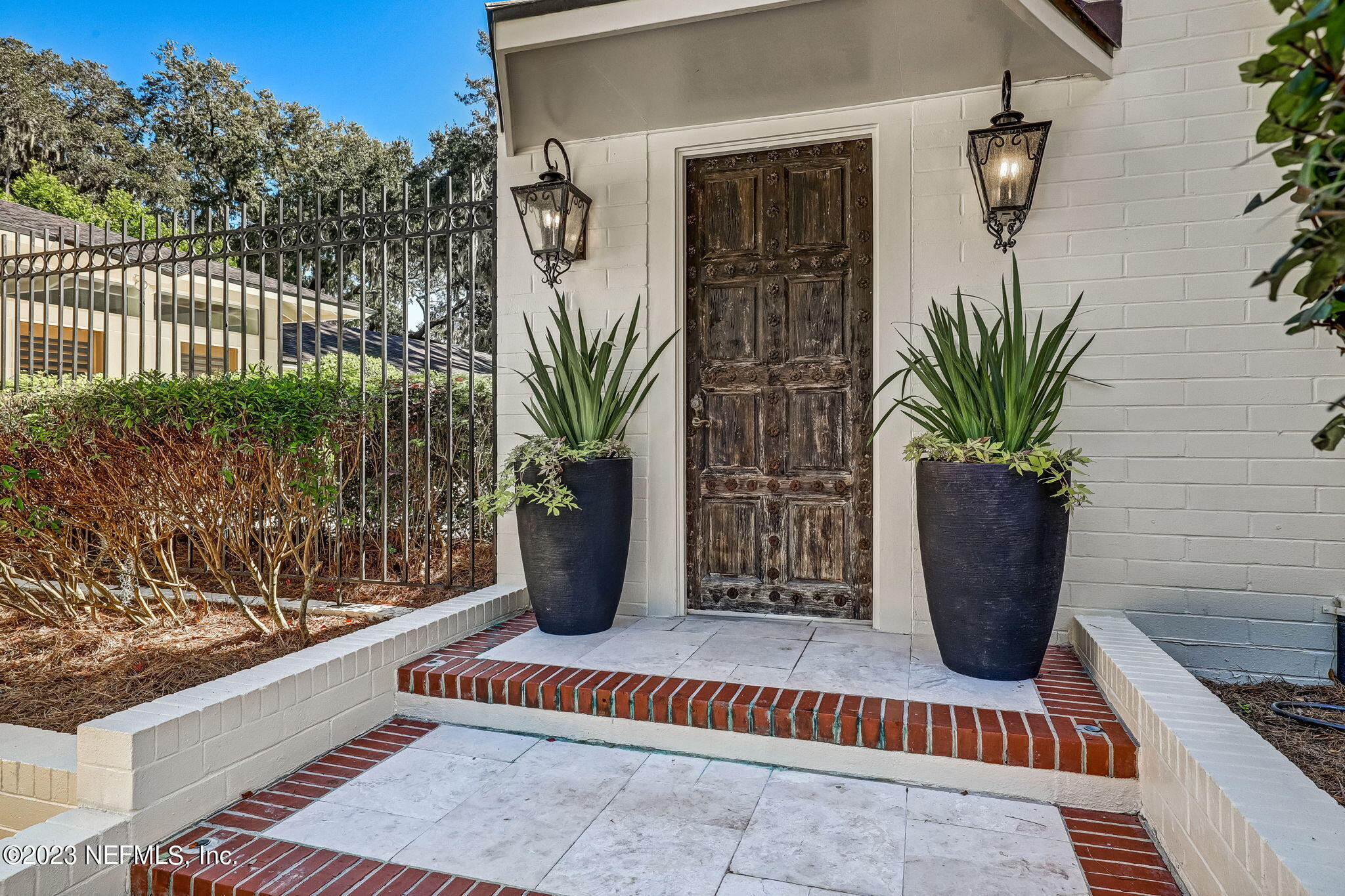 2681 HOLLY POINT Road E