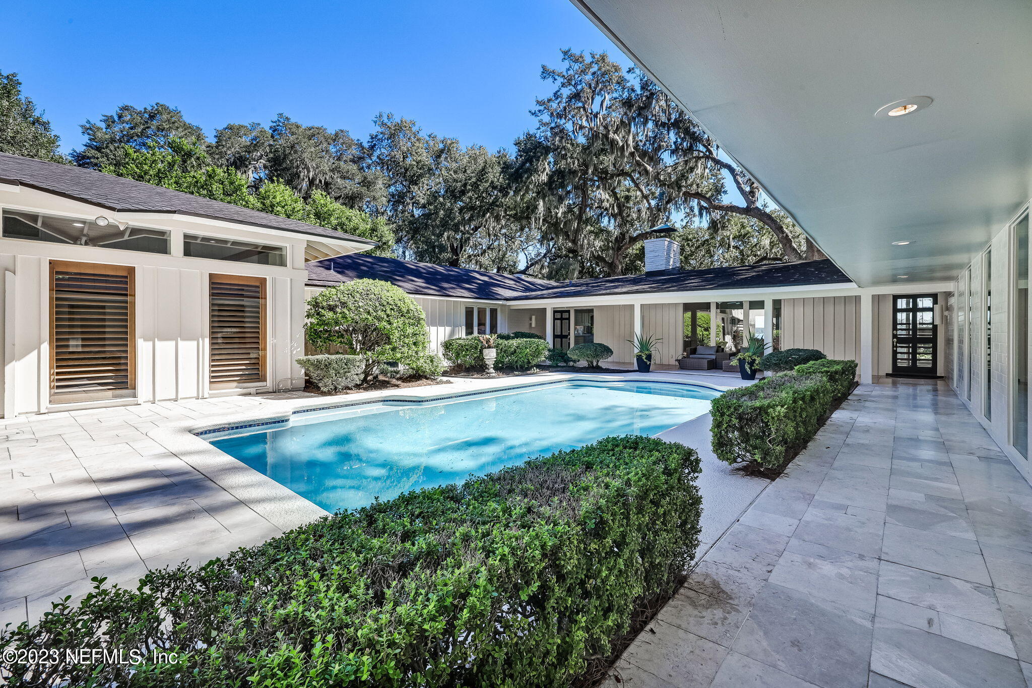 2681 HOLLY POINT Road E